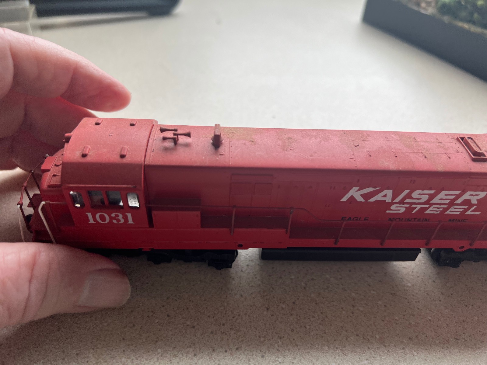 Athearn HO Scale Diesel Locomotive, Kaiser Steel #1030, Dummy No Box