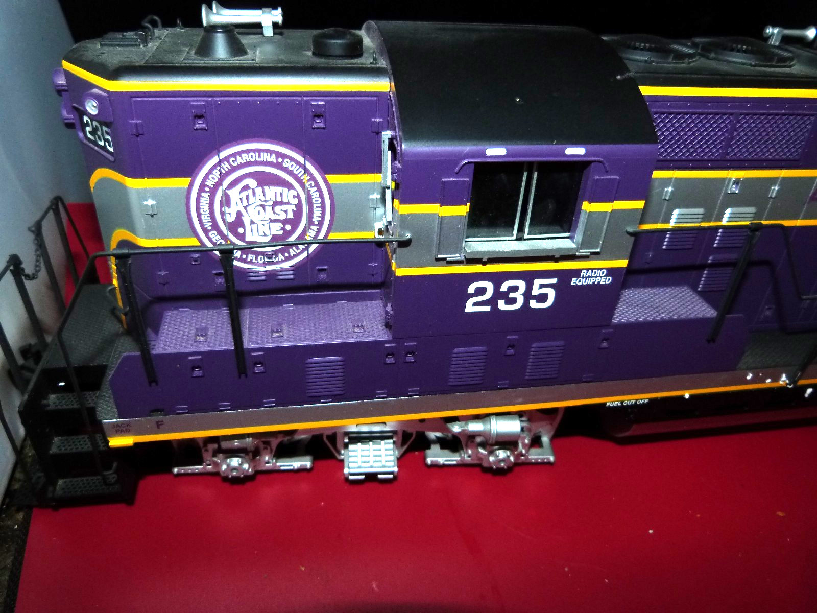 G Scale USA Trains Atlantic Coast Line EMD GP7 Diesel #235