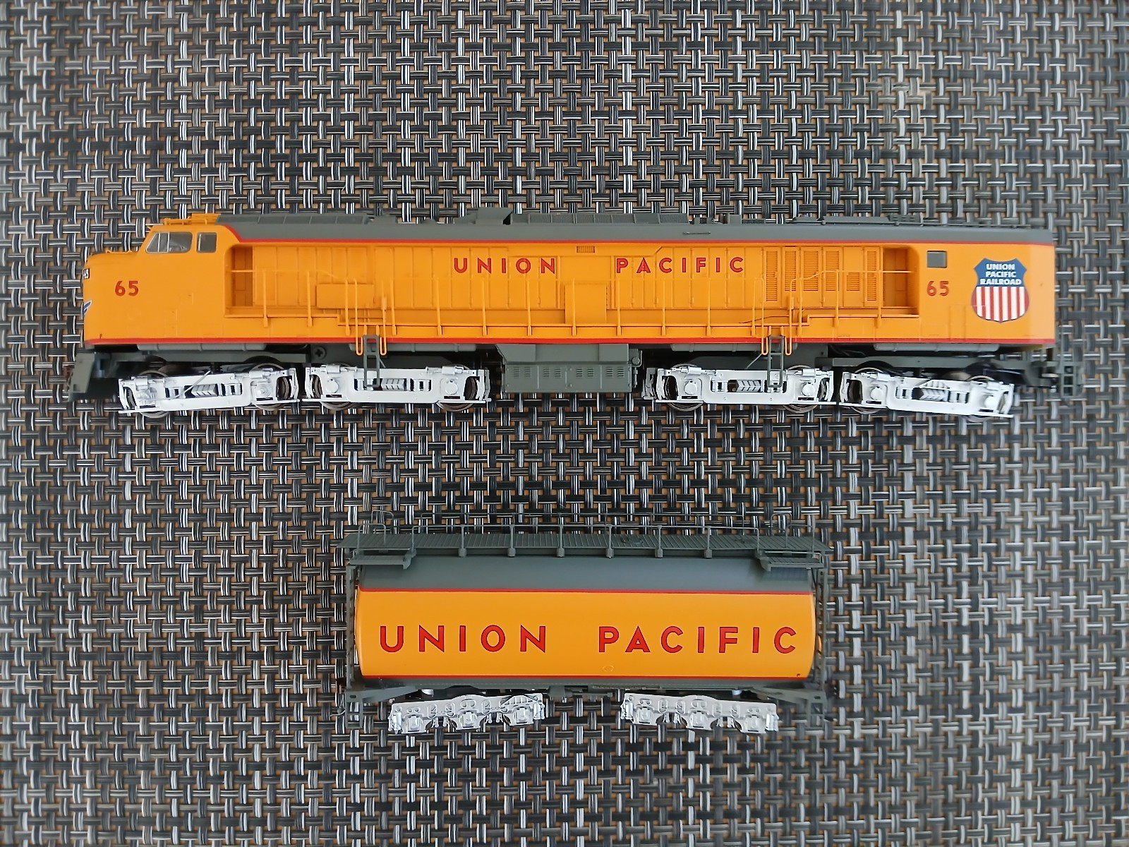 Modern HO scale Athearn Union Pacific #65 Veranda Gas Turbine Locomotive