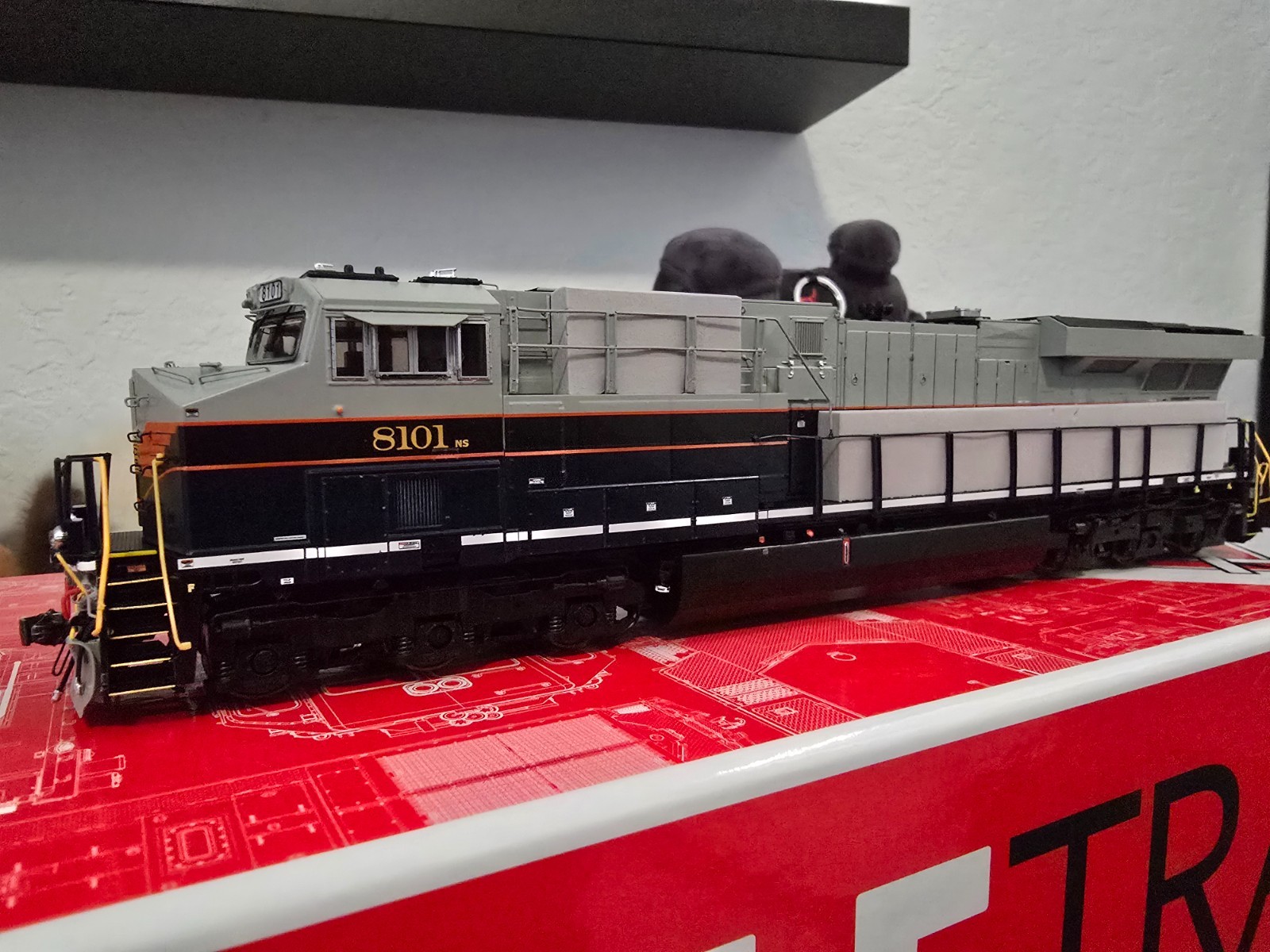 ScaleTrains Rivet Counter ES44AC Norfolk Southern Heritage #8101 LokSound V5 DCC