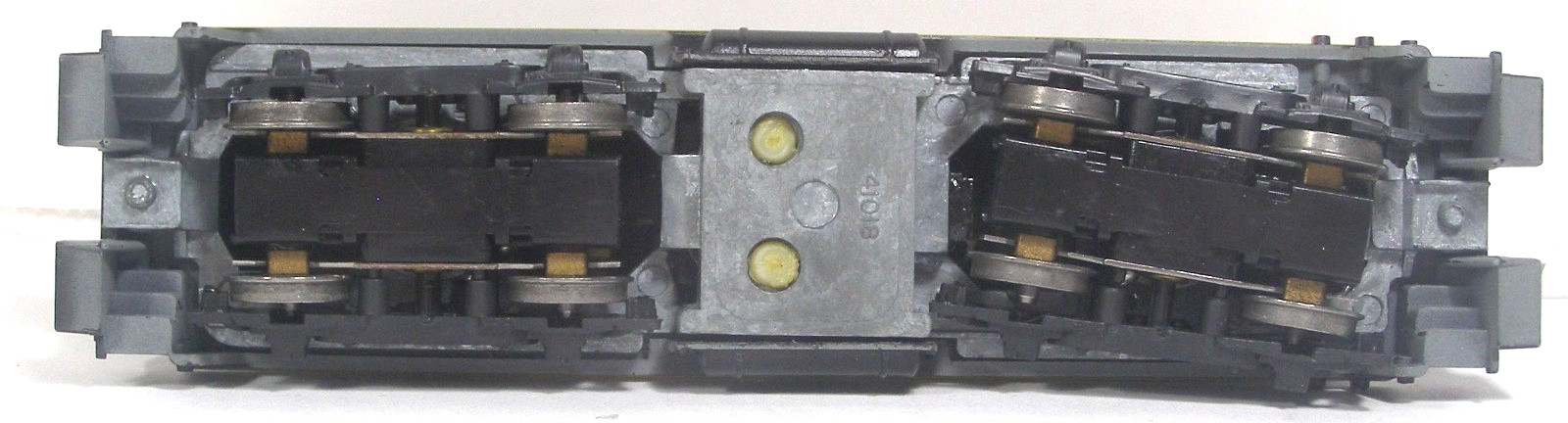 Unknown Brand HO Model RR Diesel Locomotive B Unit Switcher No Couplers TZF