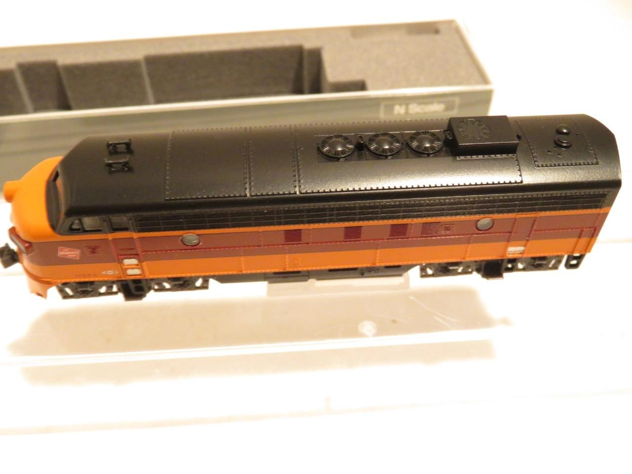 KATO N SCALE- MILWAUKEE ROAD 176-2302 EMD FP7A DIESEL- NEW- H1W