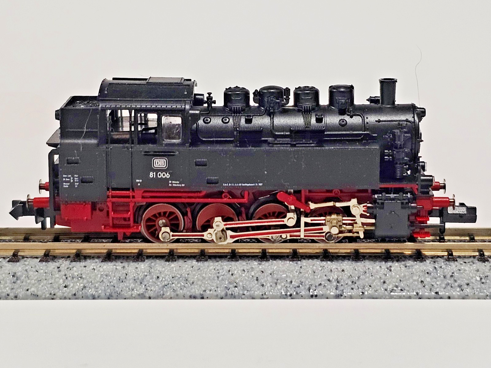 N SCALE FLEISCHMANN PICCOLO 7036 TANK STEAM LOCOMOTIVE DAMPFLOK BR 81 006 VIDEO