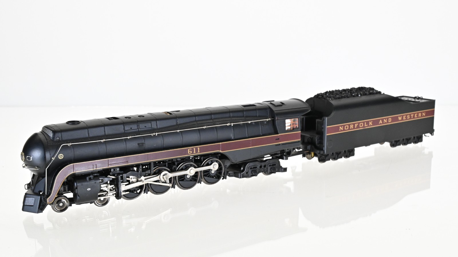 MTH 4-8-4 Class J Norfolk & Western 611 DCC w/Sound HO scale