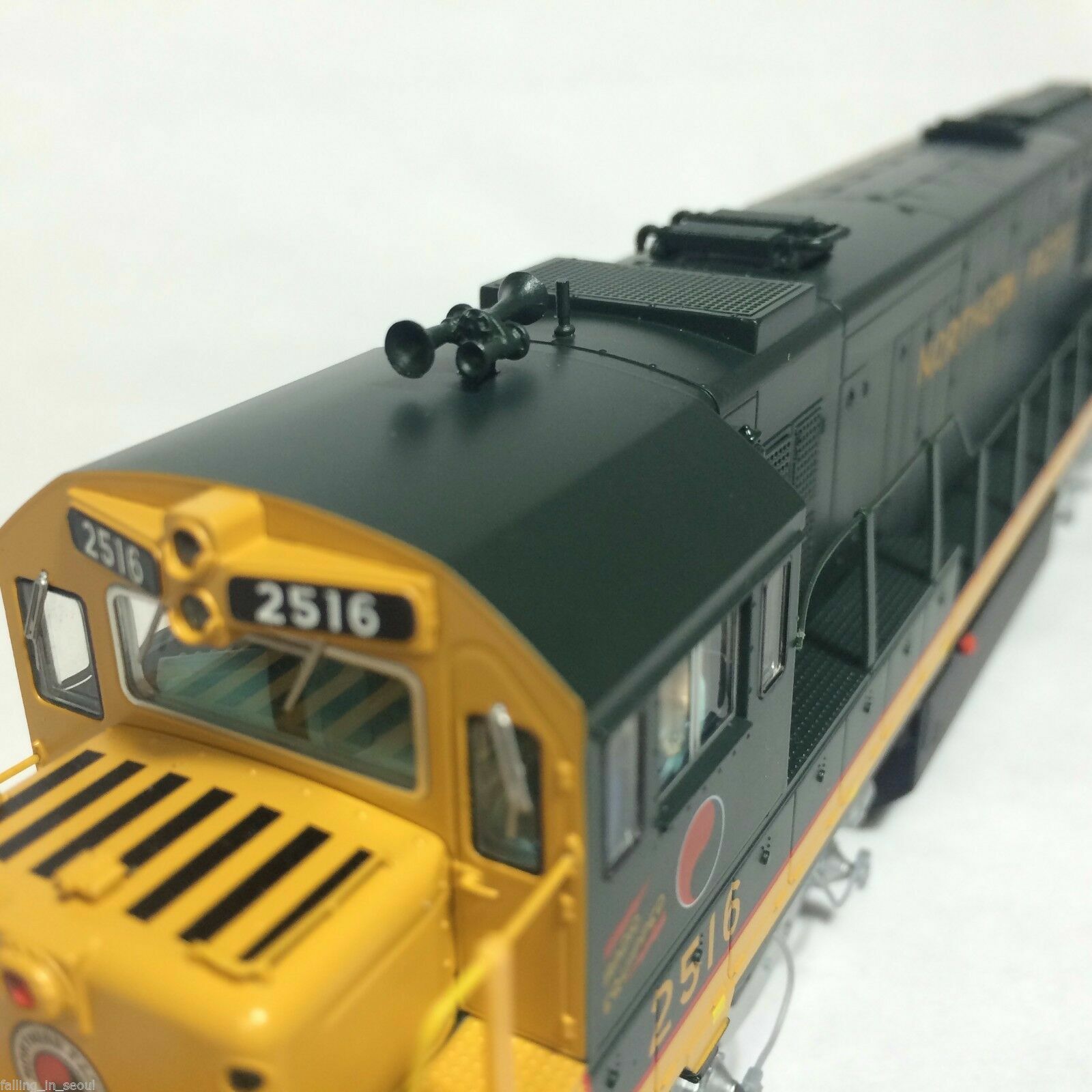 Korea Brass HO 1/87 Scale GE U25C U252011 Northern Pacific #2516 DC Model Train