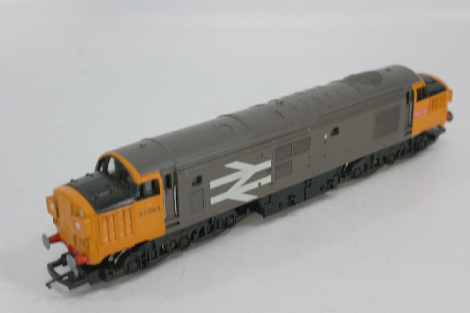 Hornby R348B Class 37 37063 plus three Shellstar bogie rail vans. Used. OO Gauge