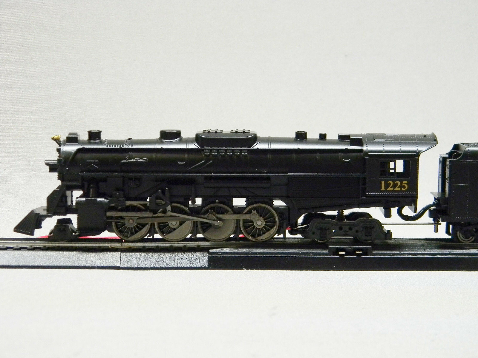 LIONEL HO SCALE POLAR EXPRESS 2-8-4 REMOTE ENGINE & TENDER bluetooth 871811010-E
