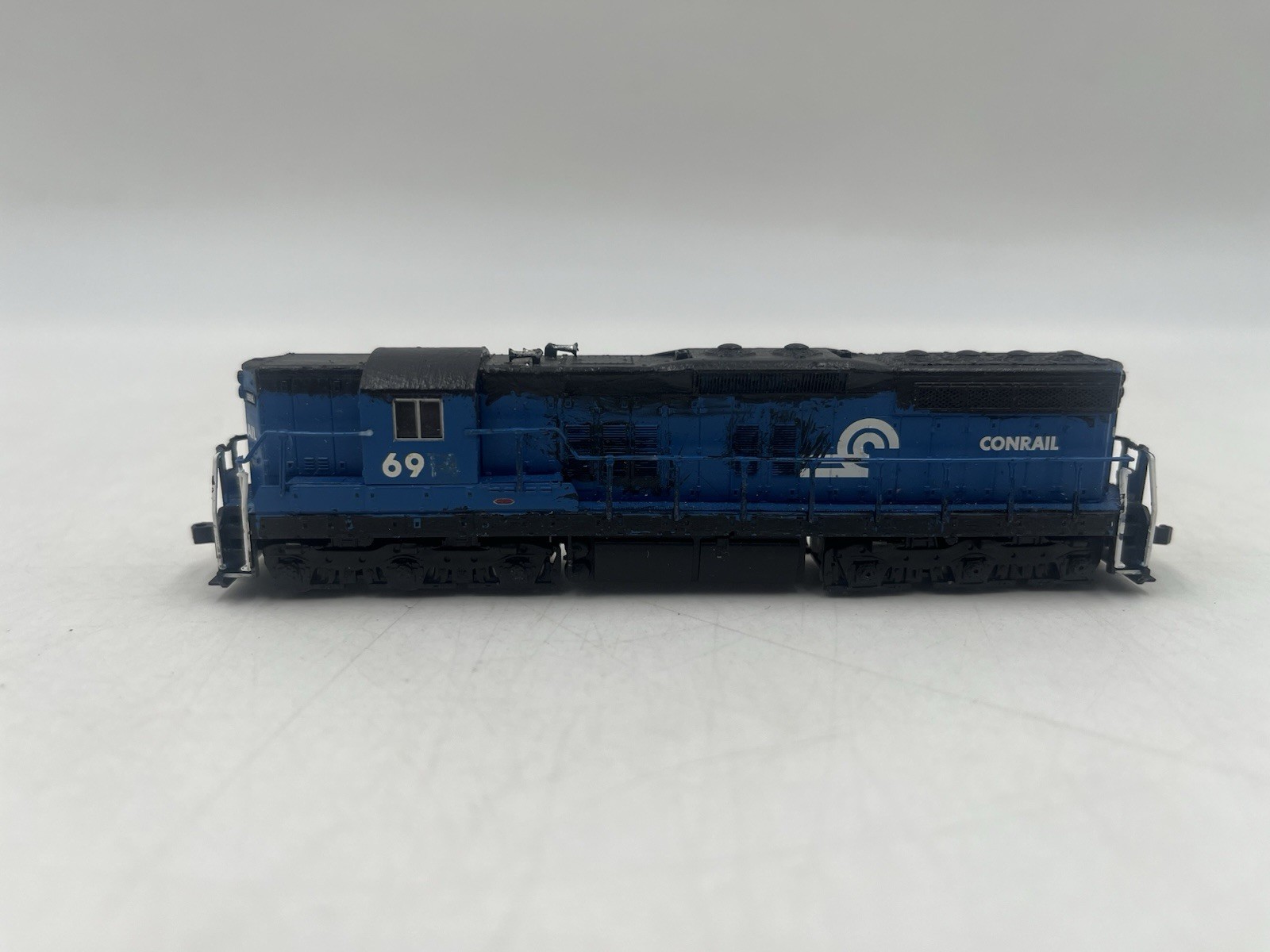 Atlas #40 005 336 N scale “Conrail” EMD SD-9 locomotive with sound Rd #6914