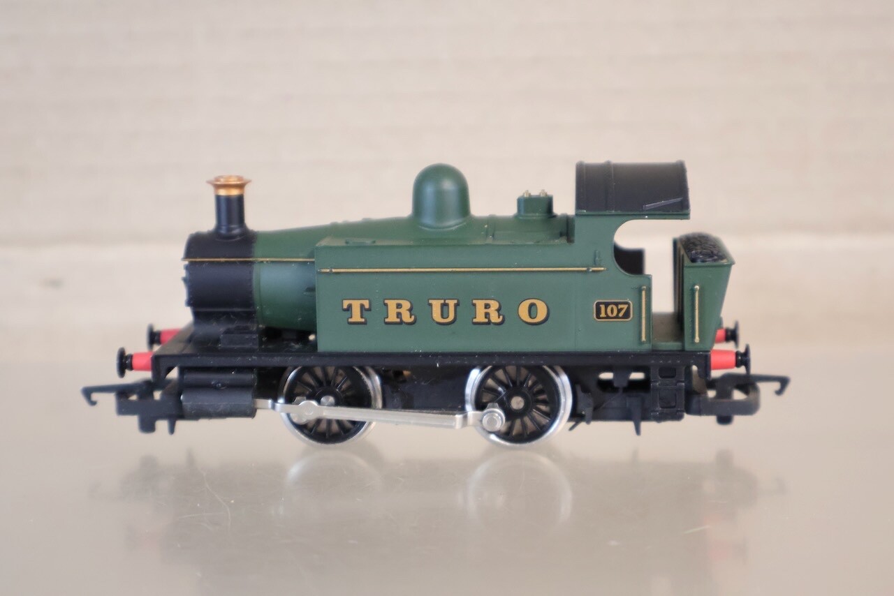 HORNBY GWR 0-4-0 HOLDEN CLASS 101 TANK LOCOMOTIVE 107 TRURO om