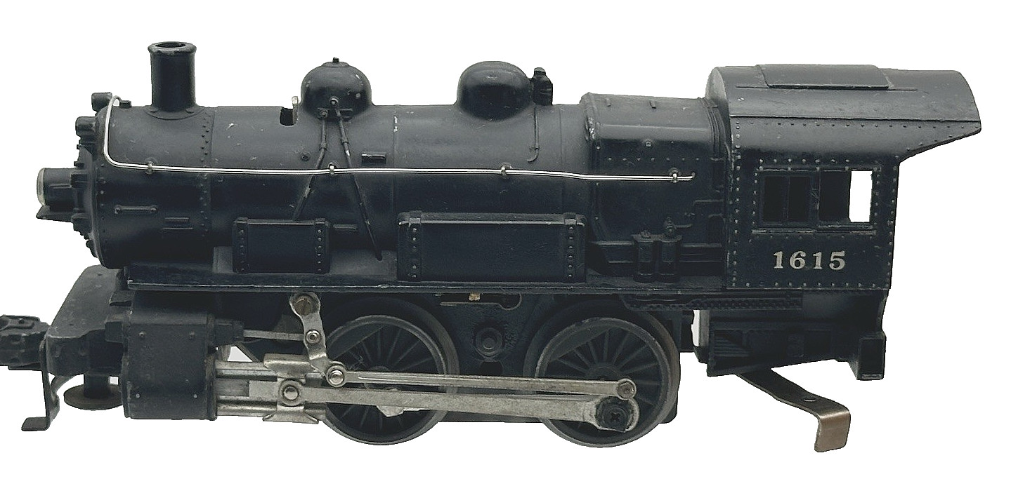 Lionel Post War 1615 Engine & Tender with both intact. Really Clean