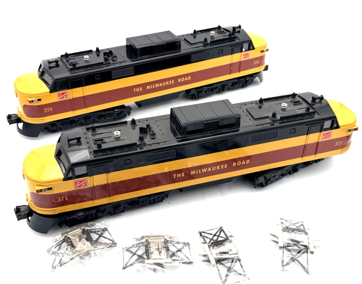 Williams Milwaukee Rd EP5 Power & Dummy Electric Locomotives Boxed 370 & 371