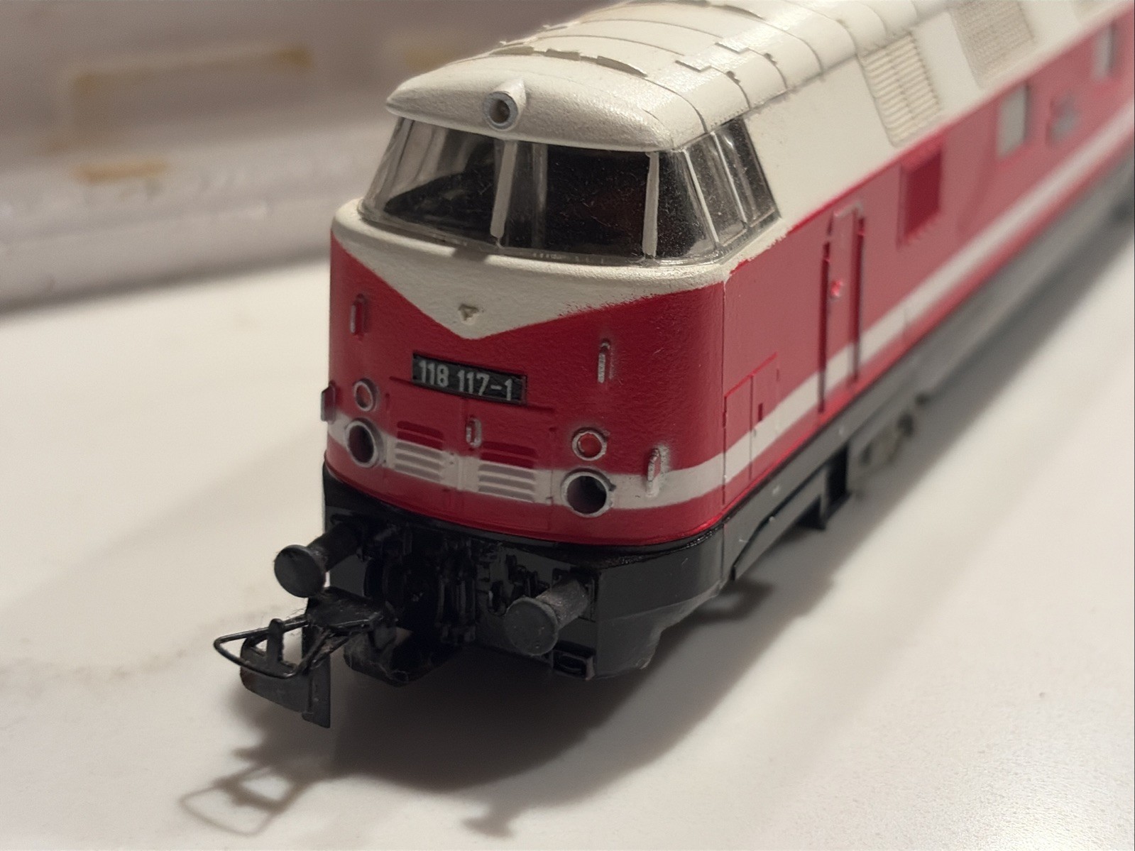 PIKO HO gauge BR 118 Diesel Locomotive in red & white livery