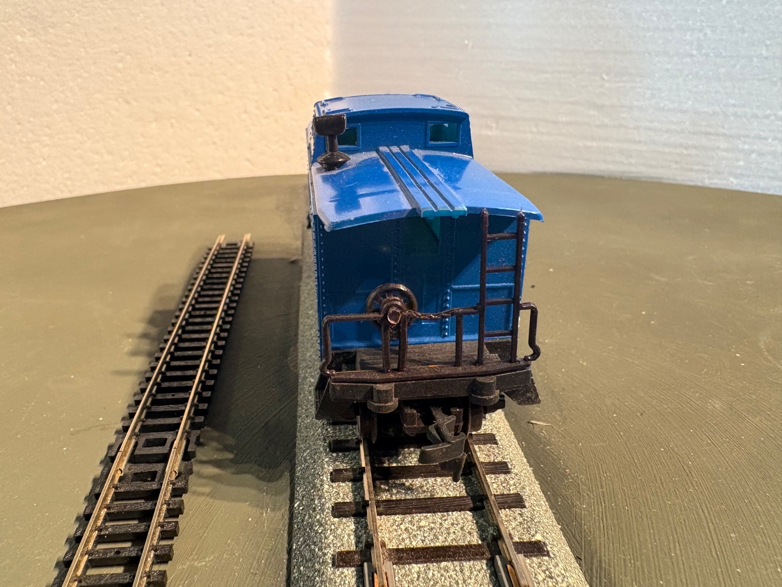 Tested: HO Life-Like Conrail F7A Locomotive # 1639 & Caboose (26-718)