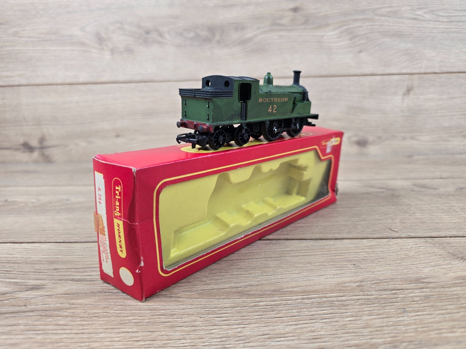 Triang Hornby R754 Class M7 Repainted Southern Tank Locomotive 42 Green OO Gauge