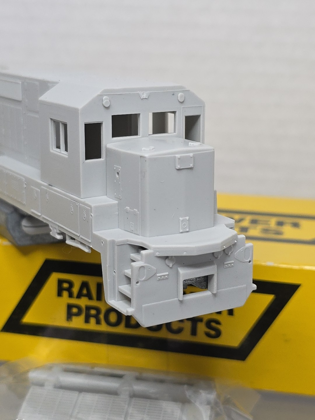 Rail Power Products HO Scale Undecorated GE Dash 8-40B Diesel Loco Shell/Chassis