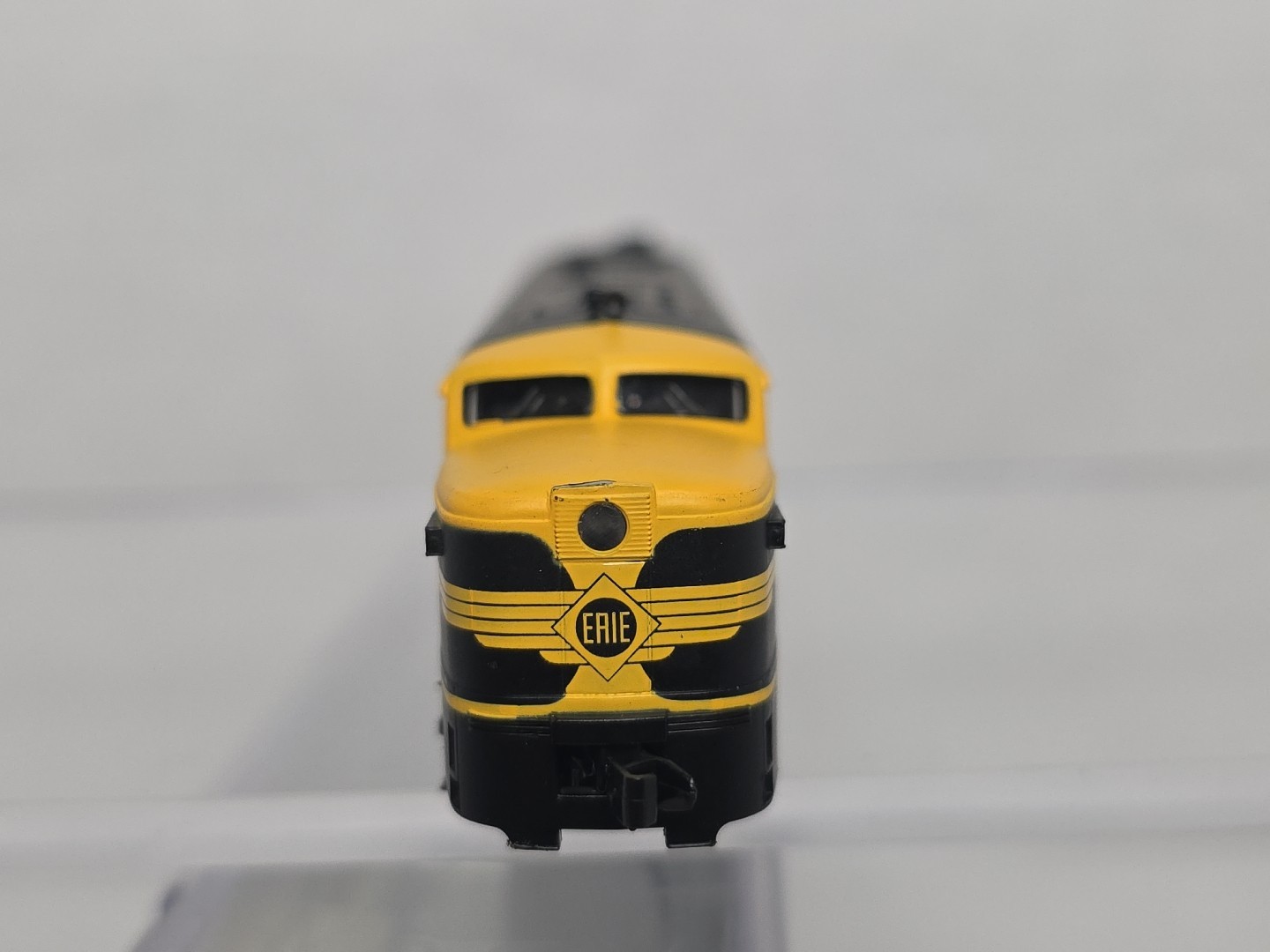 Life Like N Scale 7054 Erie 857 Alco PA Diesel Locomotive Ex/Box Runs Well Read