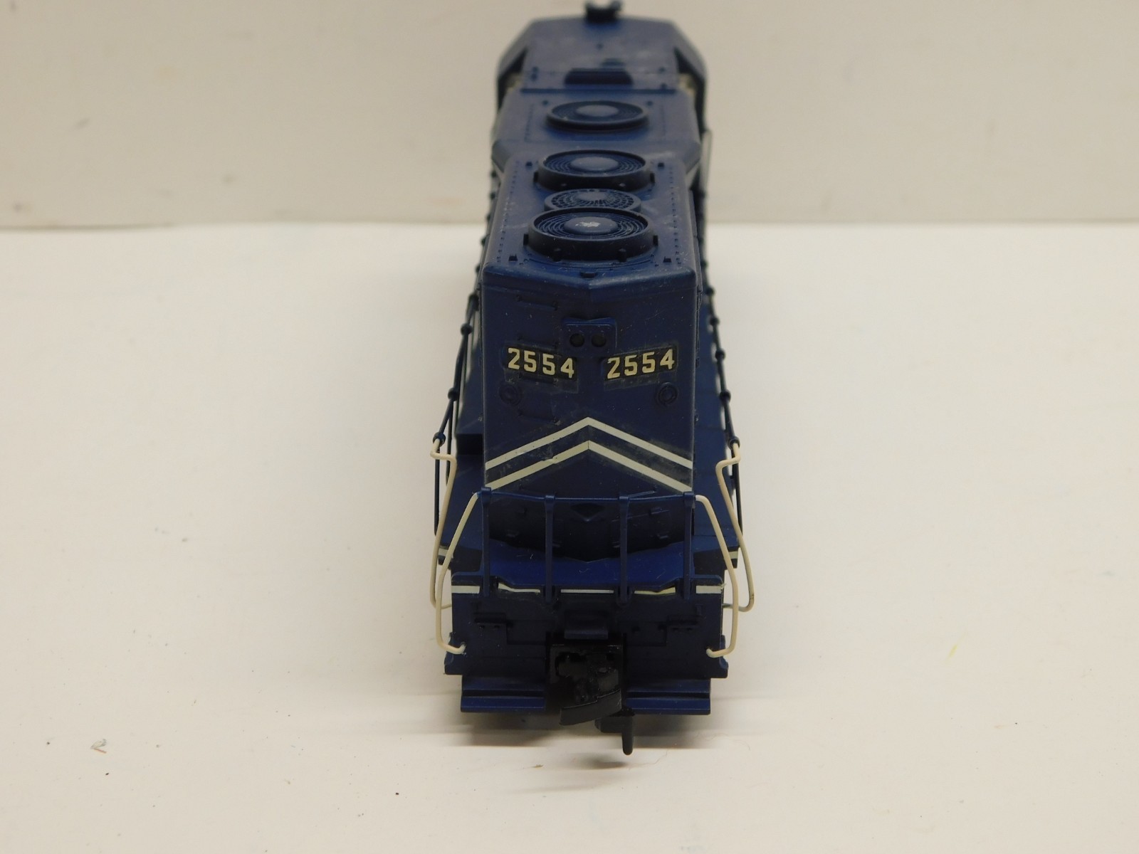Athearn HO Blue Box Missouri Pacific GP35 Diesel Engine #2554-Unpowered Dummy