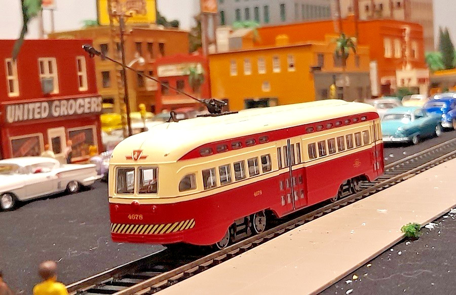 * 1/87 HO * Bowser * Postwar PCC Toronto Streetcar #4678 * BOXED * 12650 *