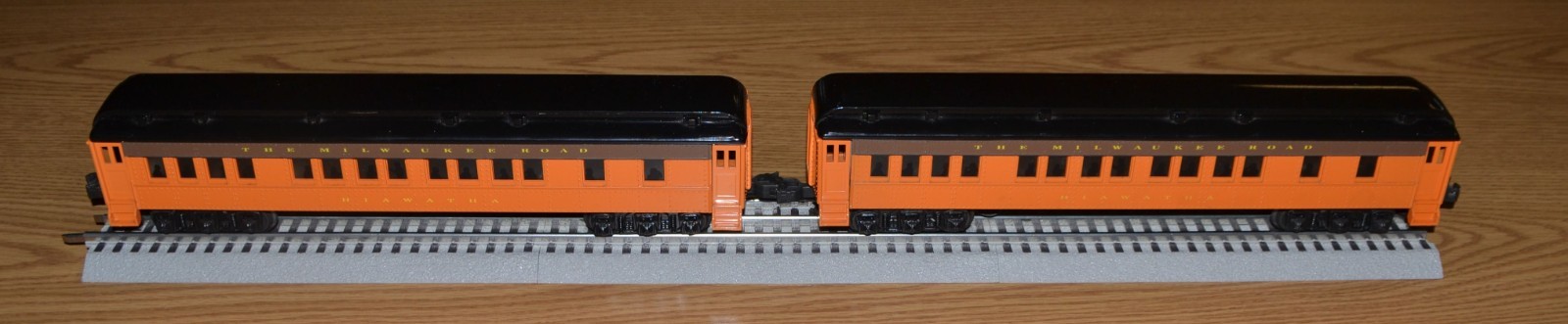 Williams LN Milwaukee Road 6 Hiawatha Madison Style Passenger Car Train – VIDEO