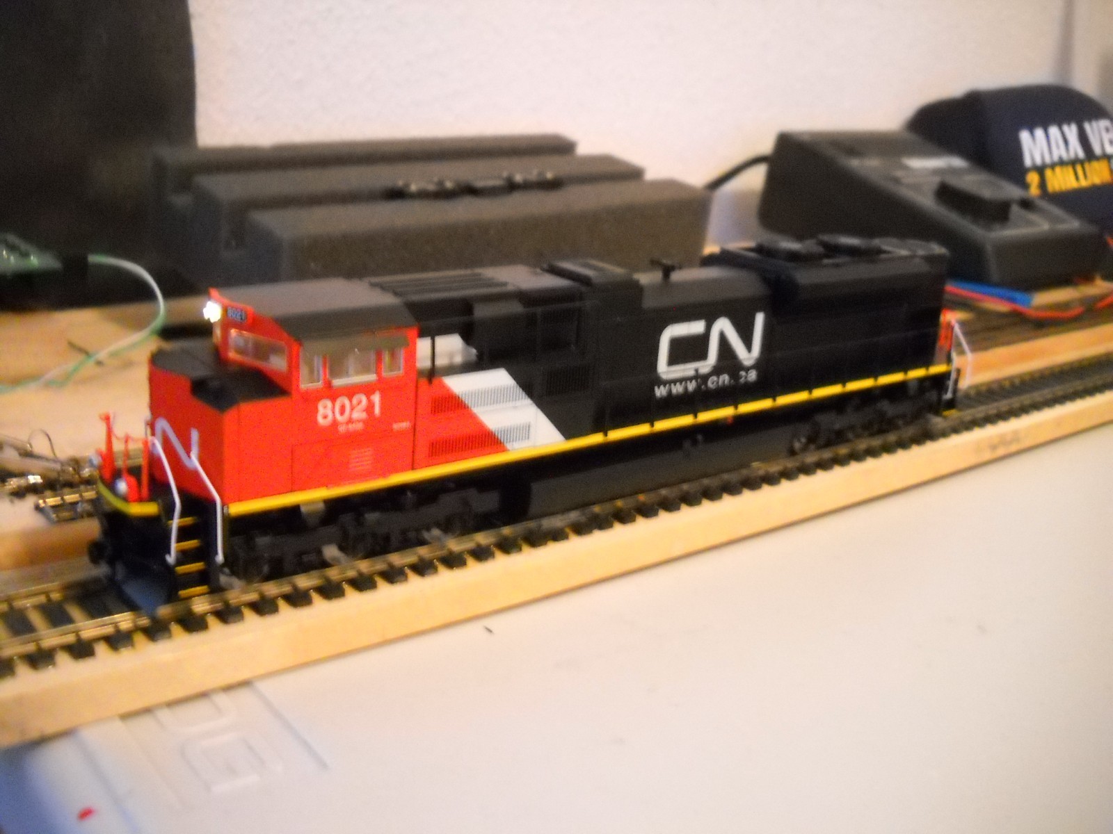 HO-Scale Walthers SD70ACe Engine CN #8021 Factory-Installed DCC/Sound