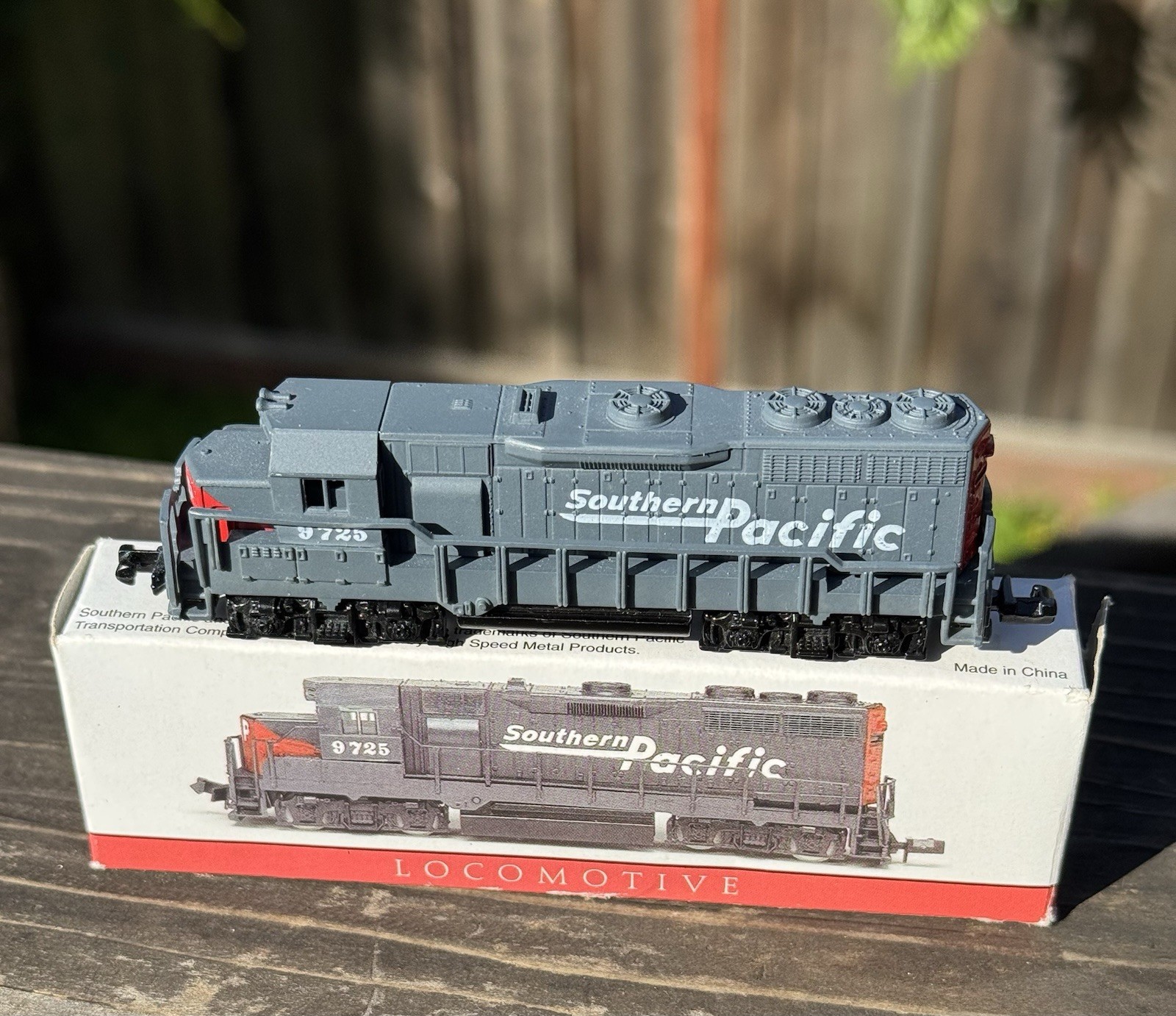Vintage Southern Pacific Locomotive #9725 Model Train No. 418 High Speed w/Box