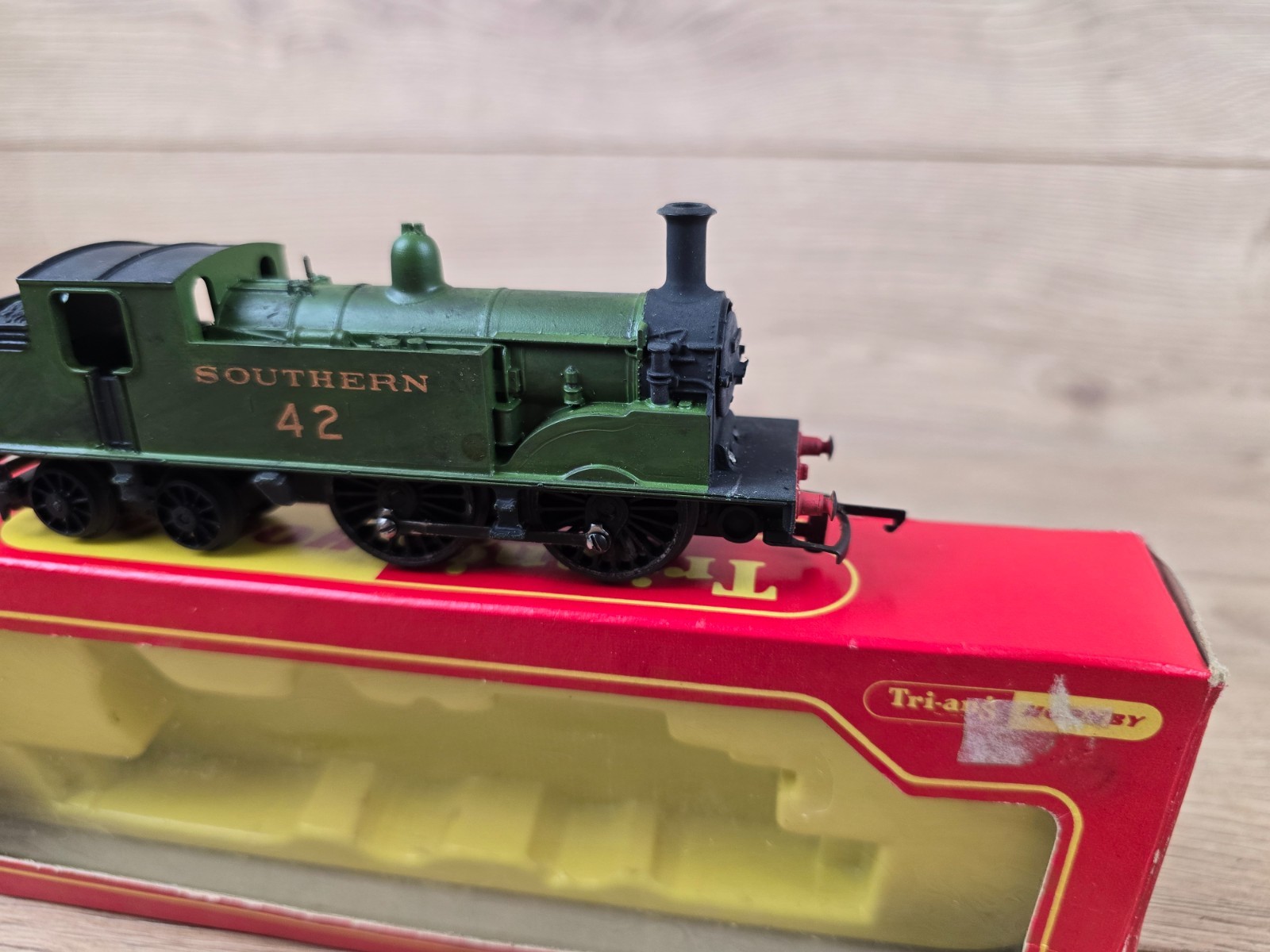 Triang Hornby R754 Class M7 Repainted Southern Tank Locomotive 42 Green OO Gauge