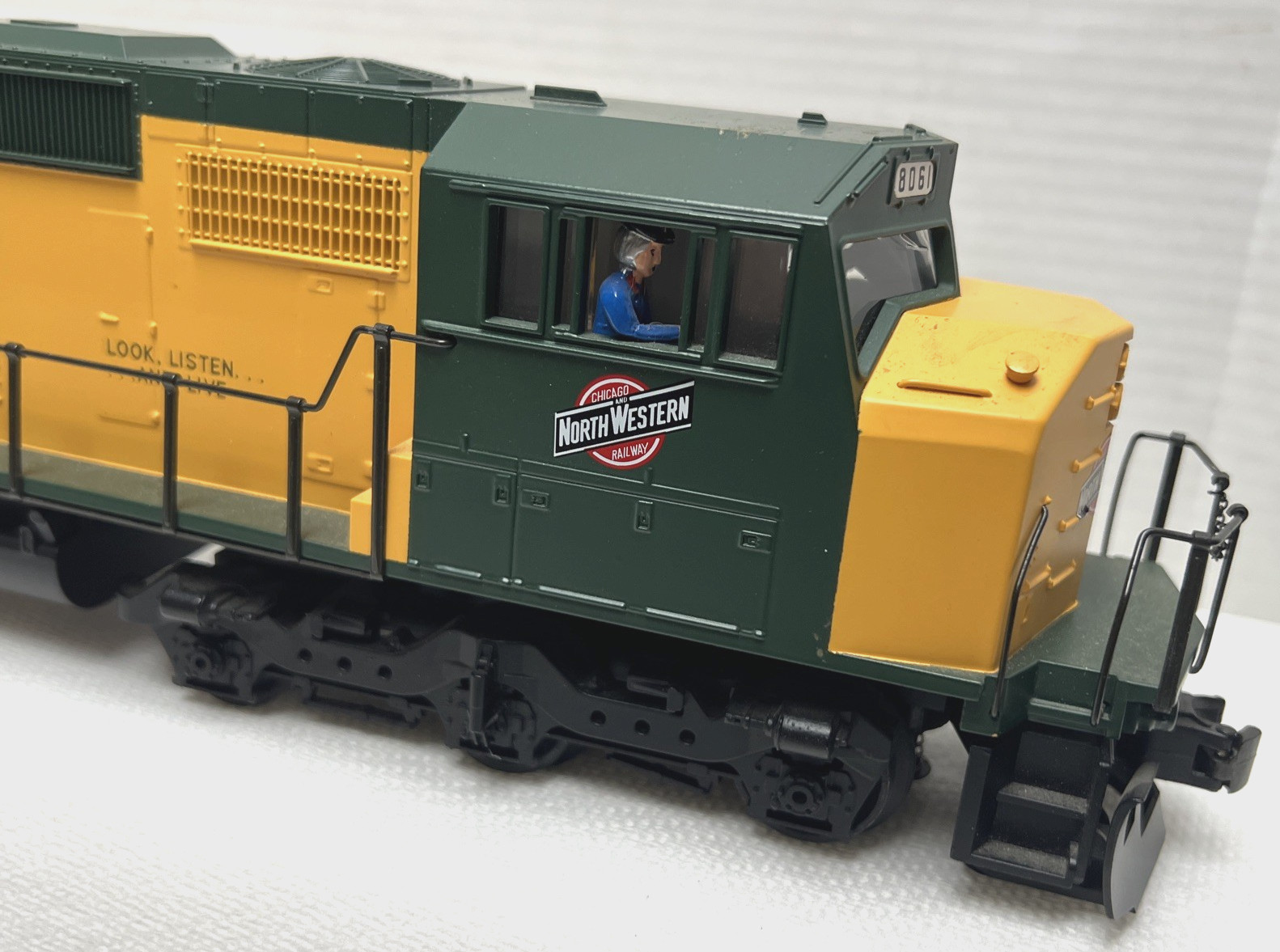 MTH MT-2047LP CHICAGO NORTHWESTERN #8061 EMD SD60M DIESEL W/PROTO-SOUND. NO BOX.
