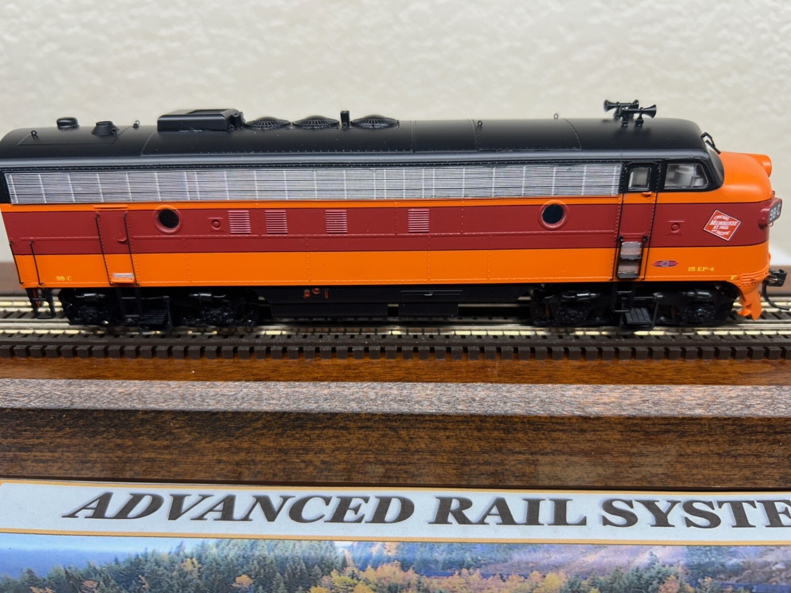 MILWAUKEE ROAD PASSENGER FP7 – A unit 98C – DCC / QUANTUM SOUND HO Scale NEW OOP