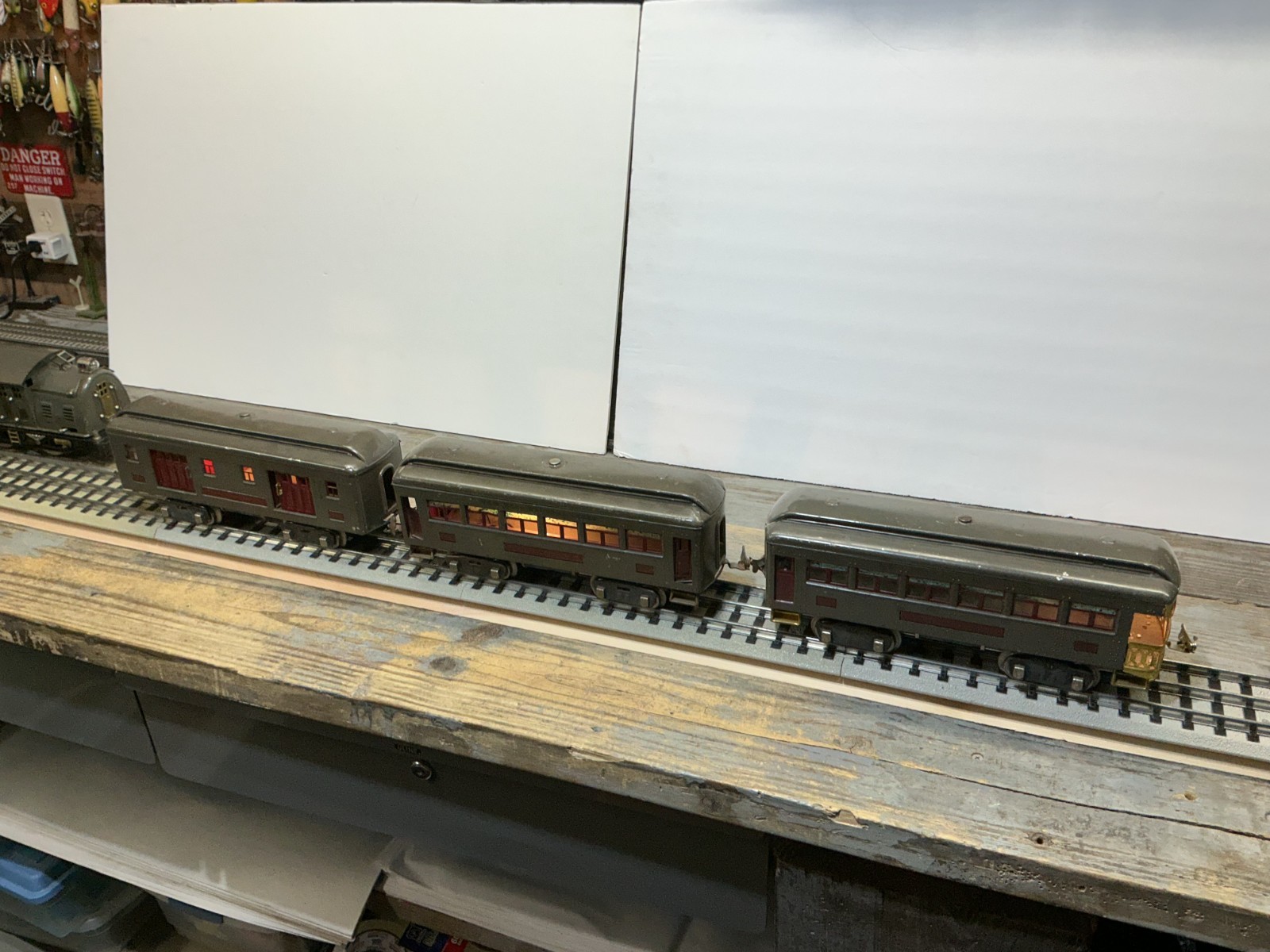 Lionel Standard Gauge #10 ENGINE and 3 Passenger Cars RUNS GOOD
