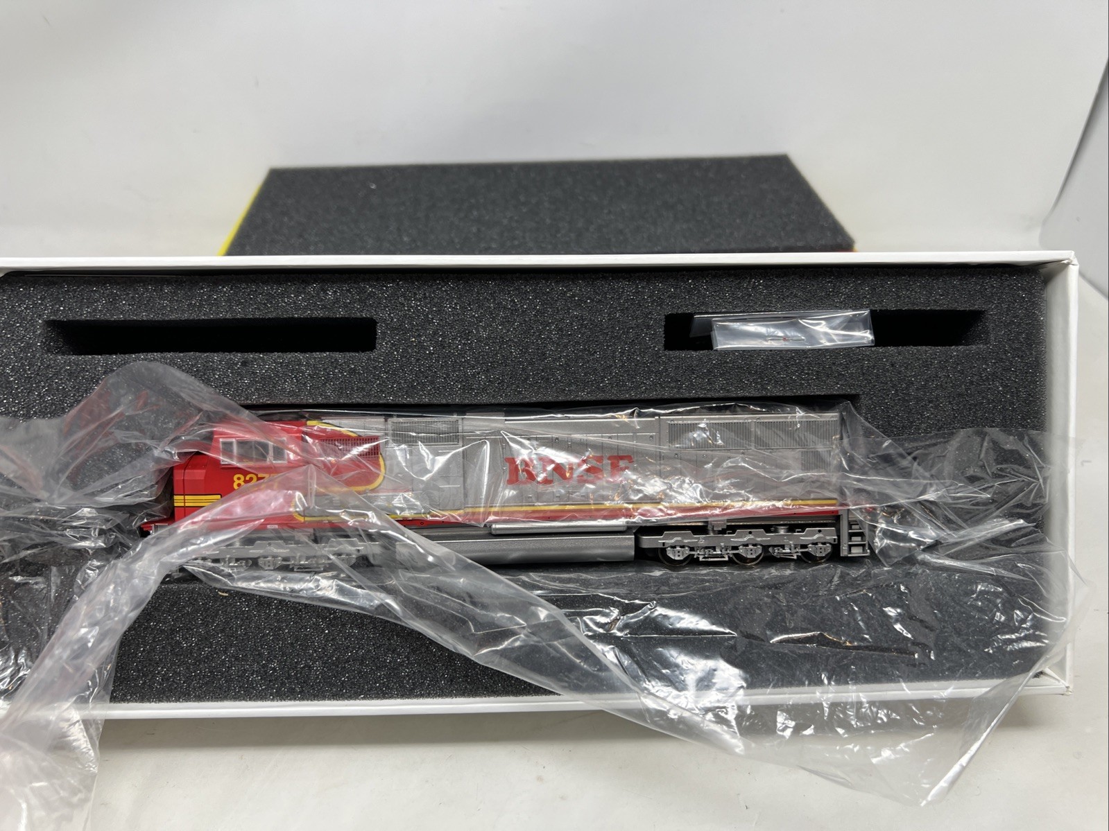 HO Scale Athearn Genesis G6146 BNSF Railway SD75I Diesel Locomotive #8277