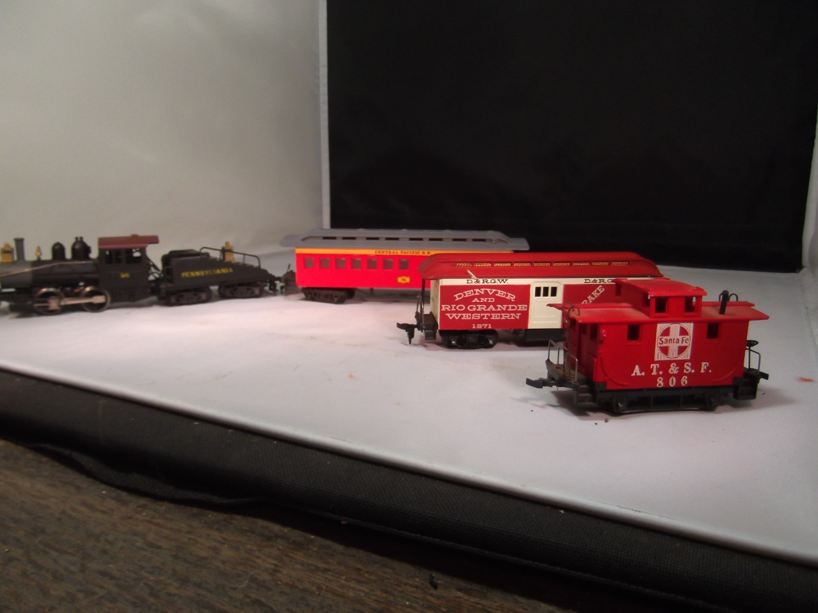 HO Scale 0-4-0 Steam Locomotive #94 and a Tender, passenger, baggage, caboose