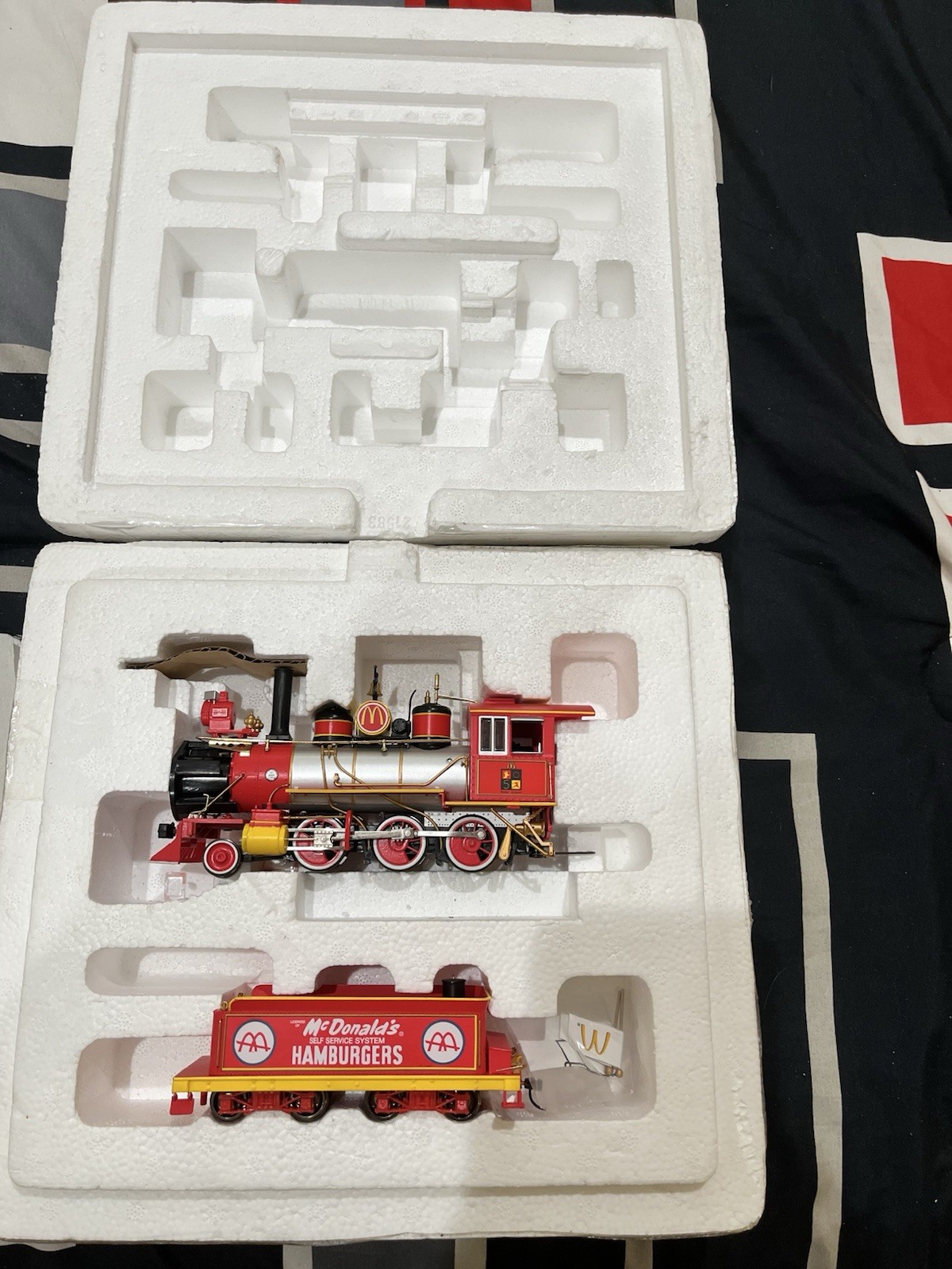 HO Bachmann Hawthorne Village MacDonald’s 2-6-0 Tender 2-Rail DC 21892