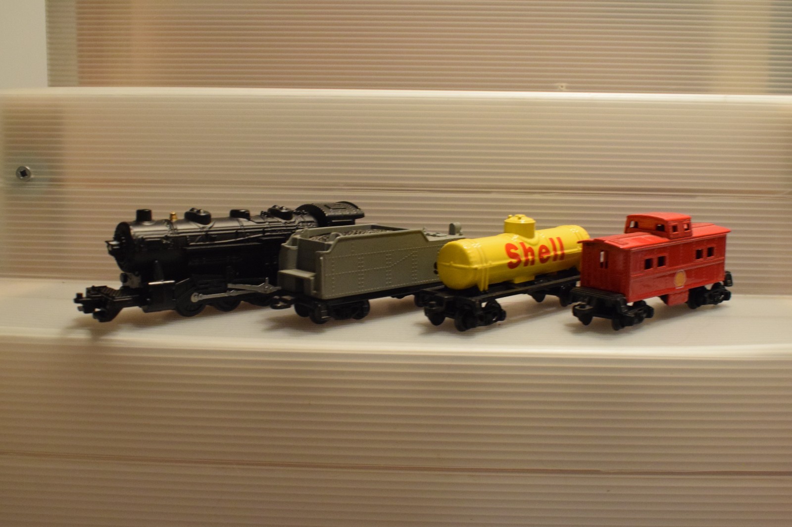 SHELL 0-8-0 STEAM LOCOMOTIVE TENDER OIL TANKER CAR CABOOSE HO GAUGE 1:120 SCALE