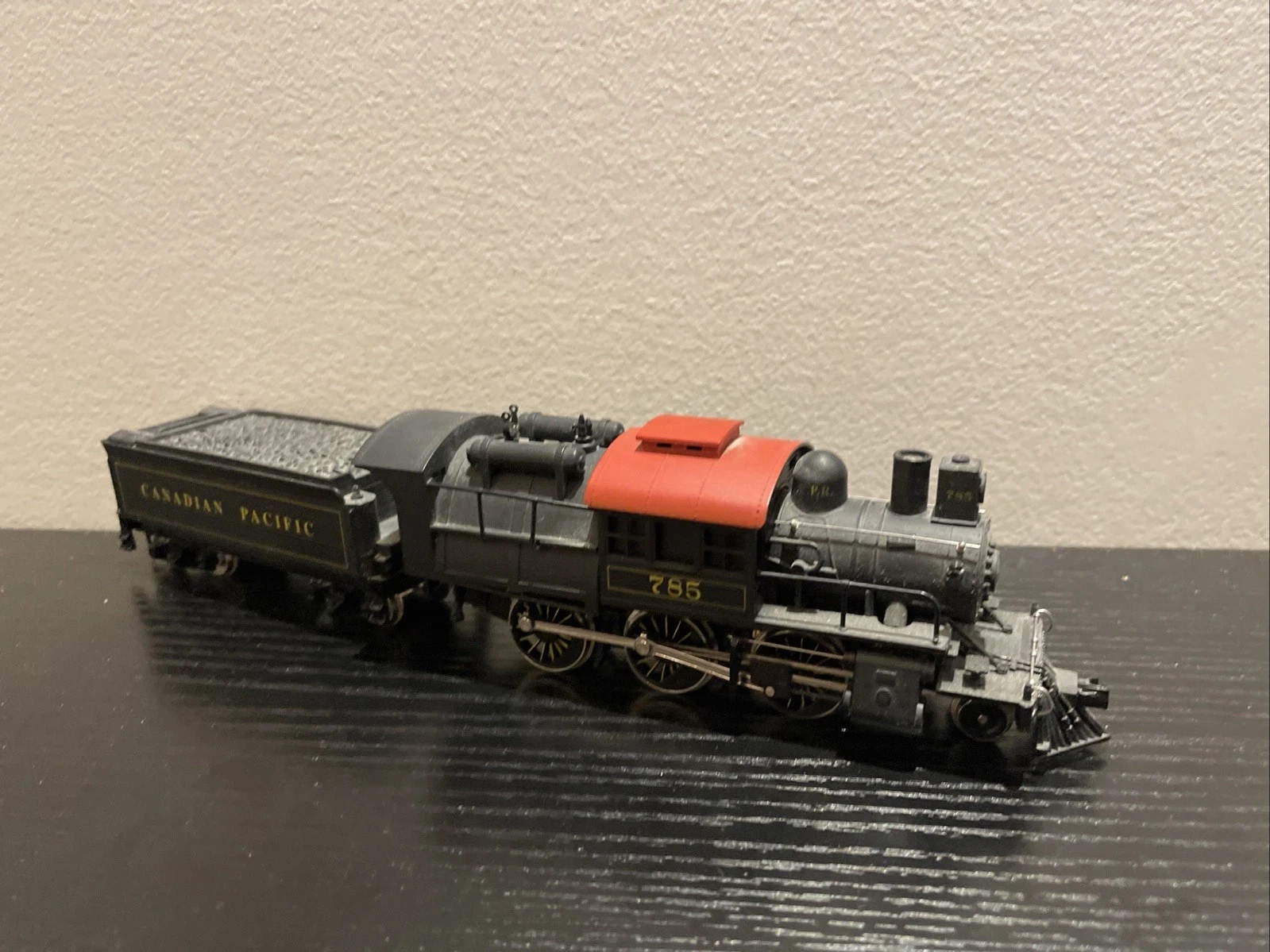 Mehano HO Canadian Pacific 2-6-0 Mogul Steam Locomotive w/ Tender Light – VIDEO
