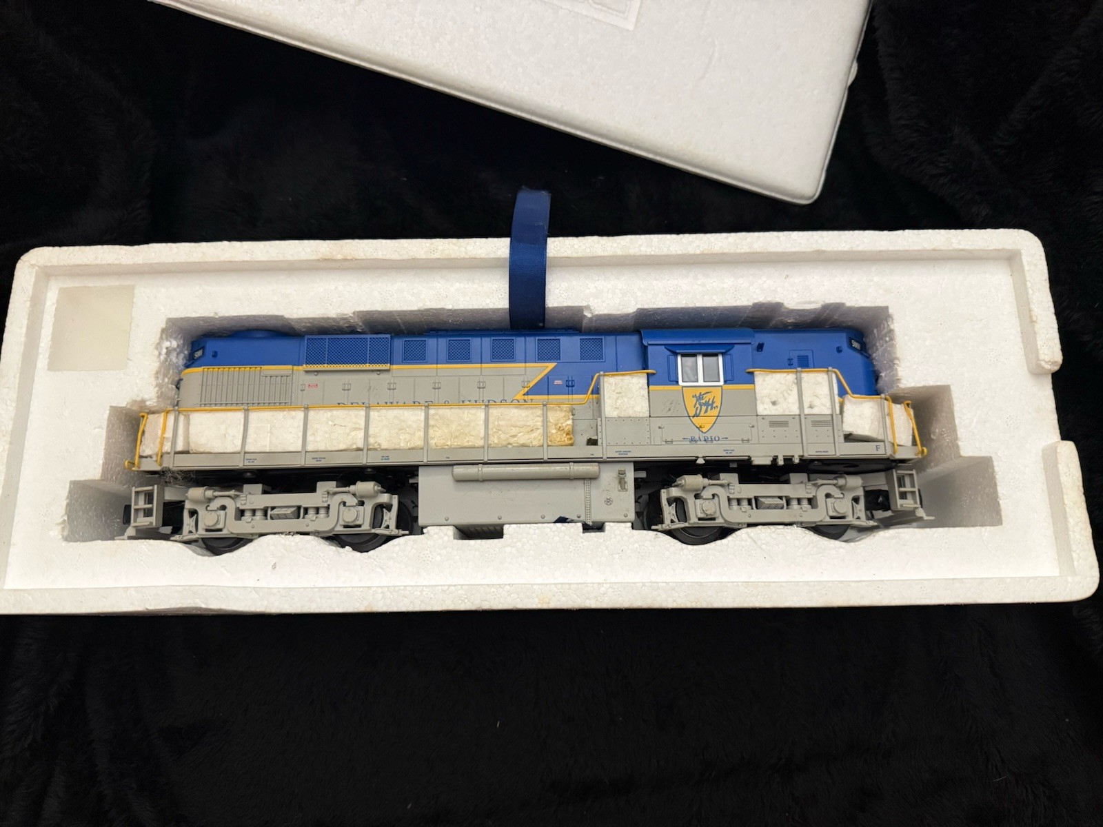 LIONEL O-GAUGE 6-18596 RS-11 D&H COMMAND DIESEL LOCOMOTIVE IN OB