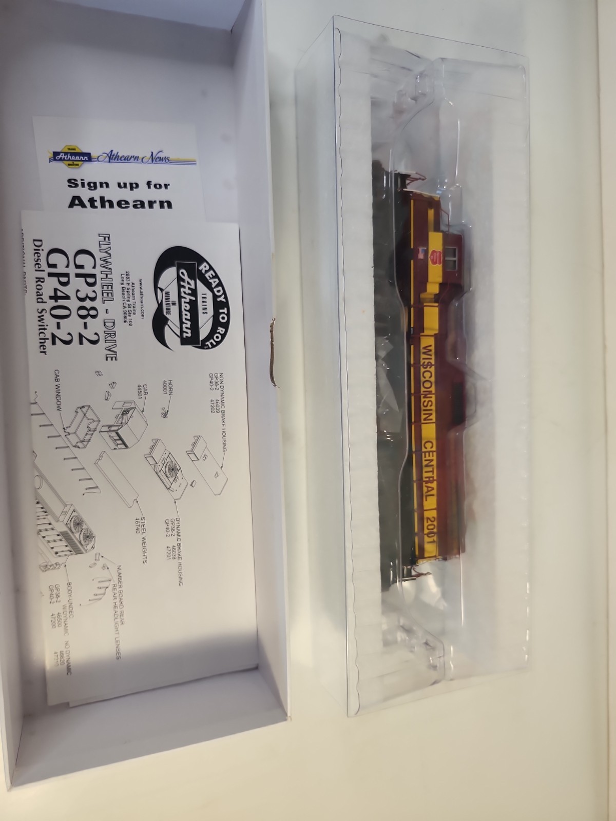 Athearn HO Wisconsin Central 2001 EMD GP38-2 #2001 – DCC Quick Plug 78889