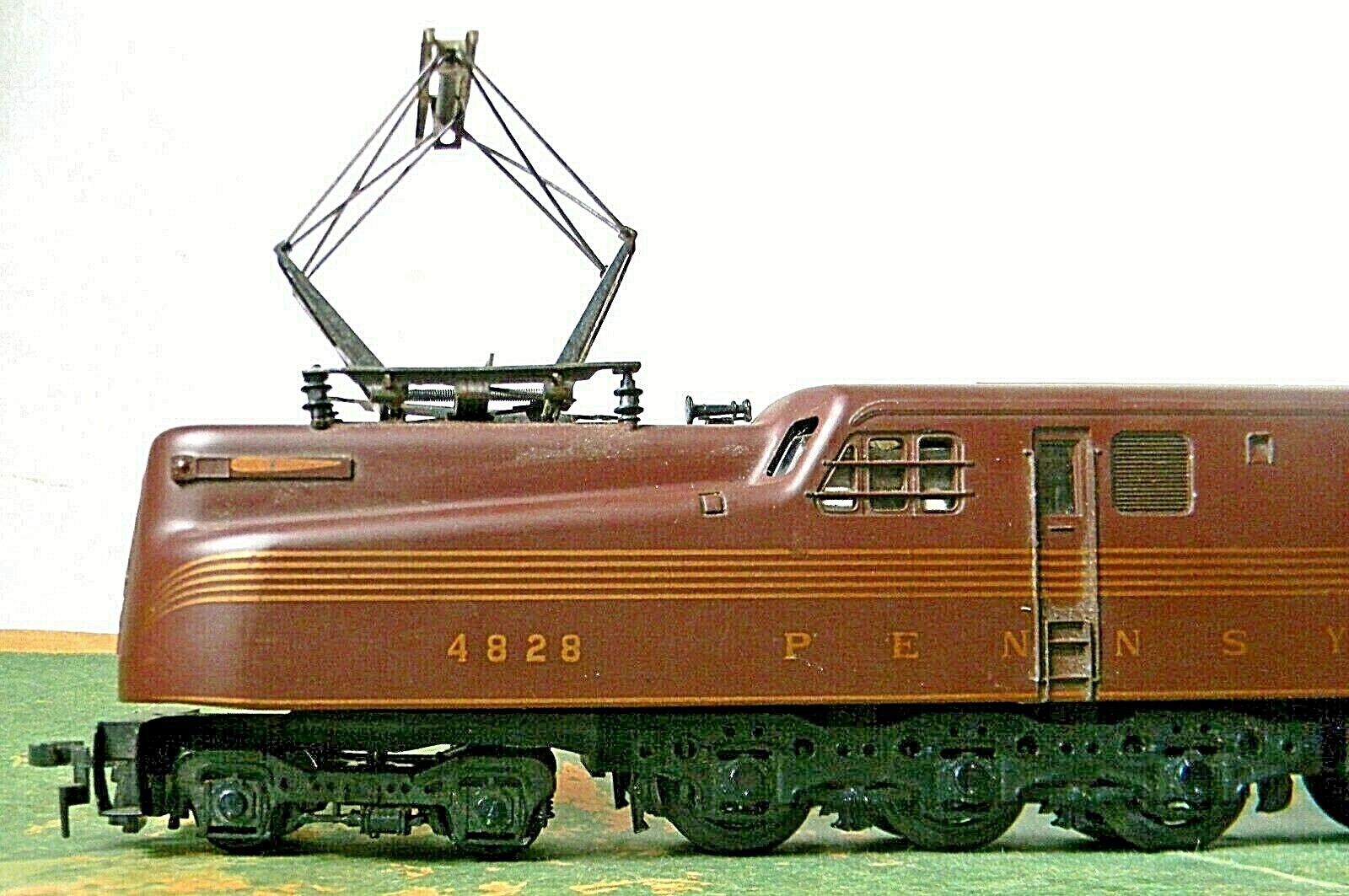 Pemco GG-1 Electric Locomotive ~ Pennsylvania RR ~ Runs Rd# 4828 5 Stripes – HO