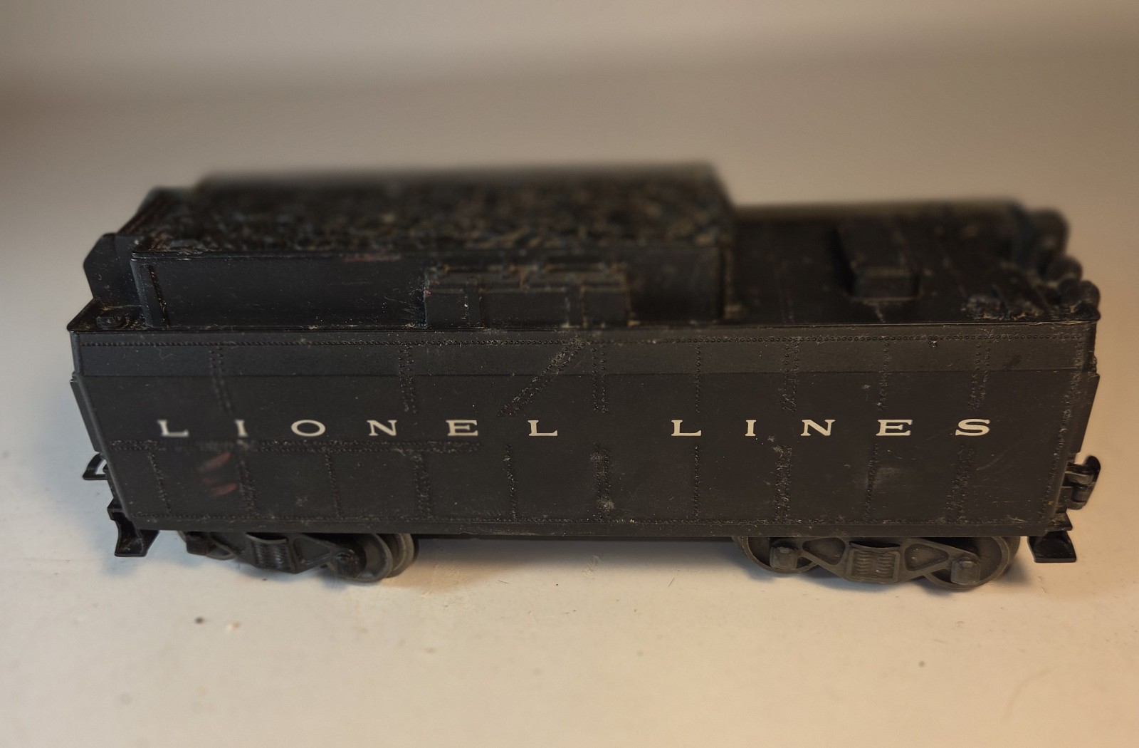 Lionel #2055 Loco, 6026W Tender in very good working condition