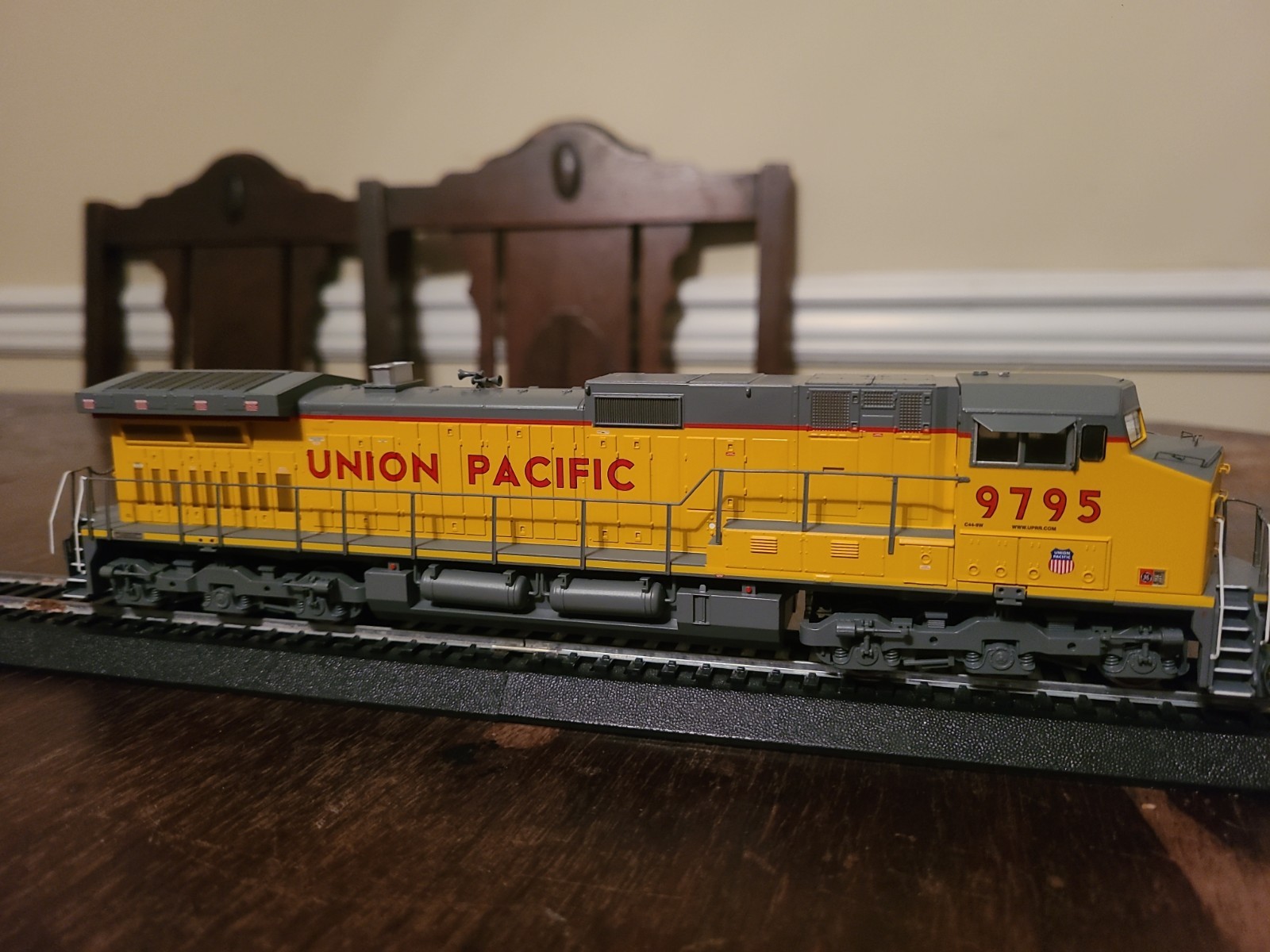 Athern HO Scale DCC+Sound UP 9-44CW With Lights And Knuckle Couplers