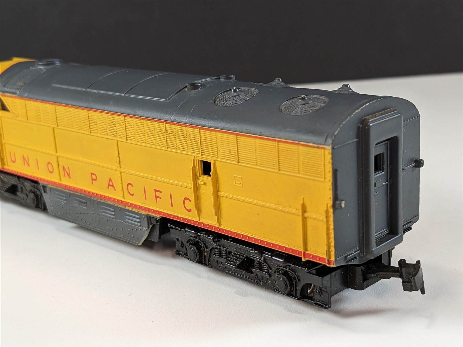 AHM 5024 K Union Pacific FM C-Liner Powered Locomotive UP 1041 HO Scale