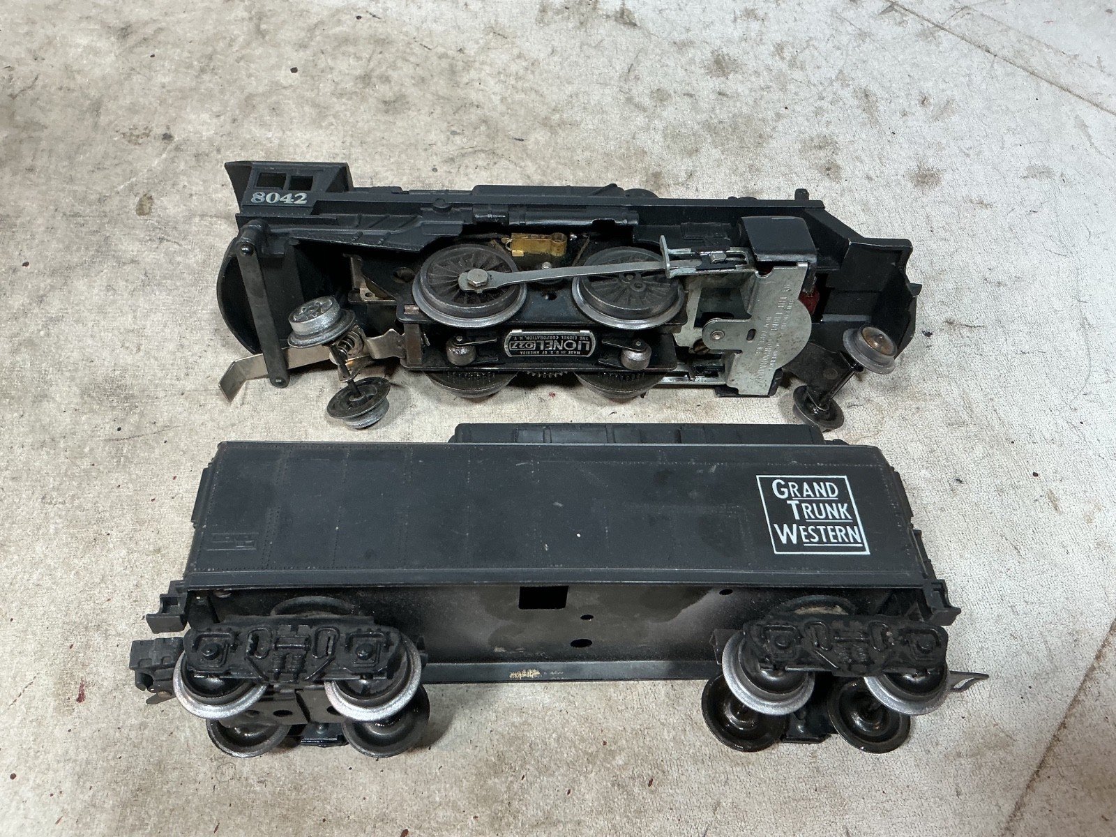 Lionel Set No. 1084 – Steam Engine 8042 SET – 4 freight cars 027