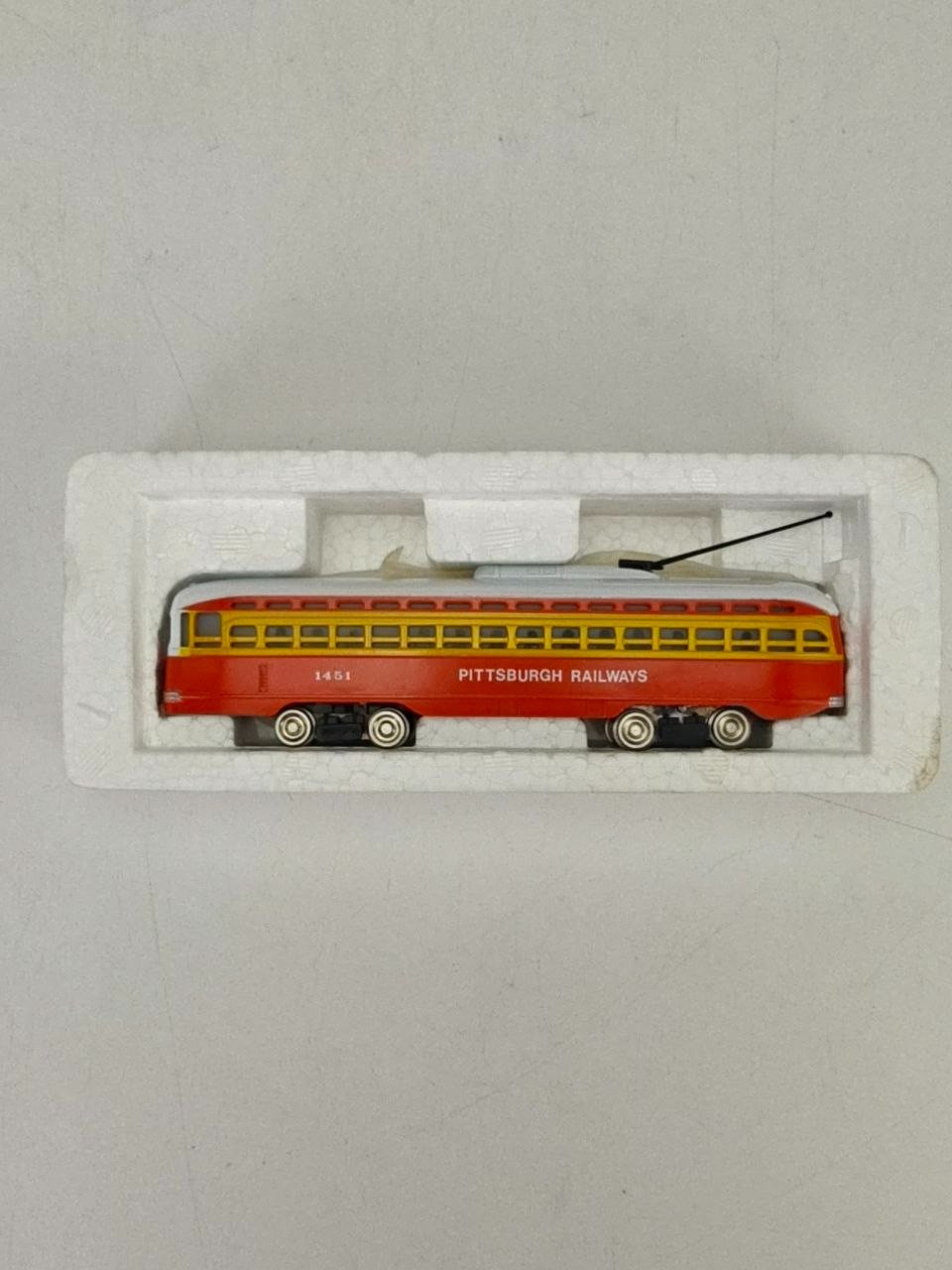 Bachmann Streamline PCC Trolley 1451 Pittsburgh Railways HO Box Tested READ