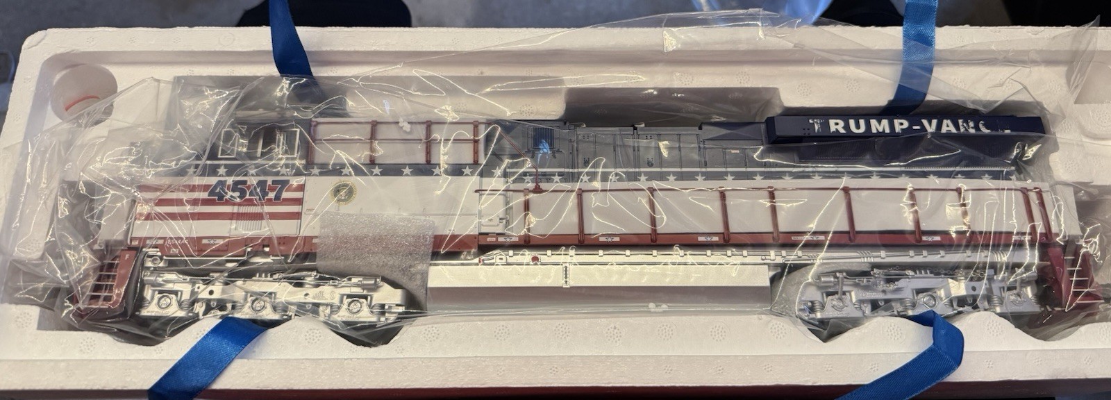 LIONEL Legacy ES44AC Legacy Station Custom Trump 4547