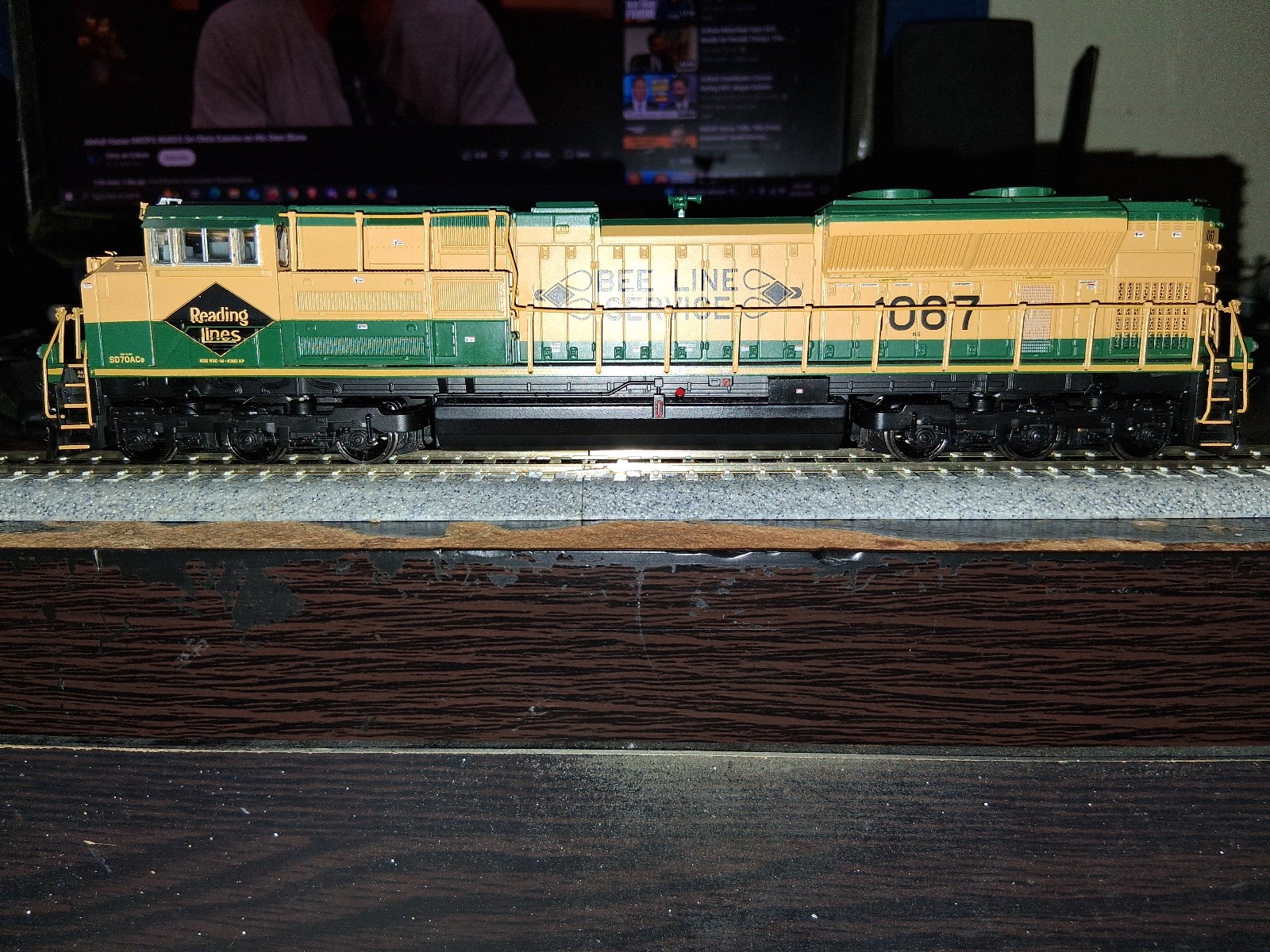 Broadway Limited HO Diecast EMD SD70ACe Reading Lines #1067 Stealth, DCC Ready