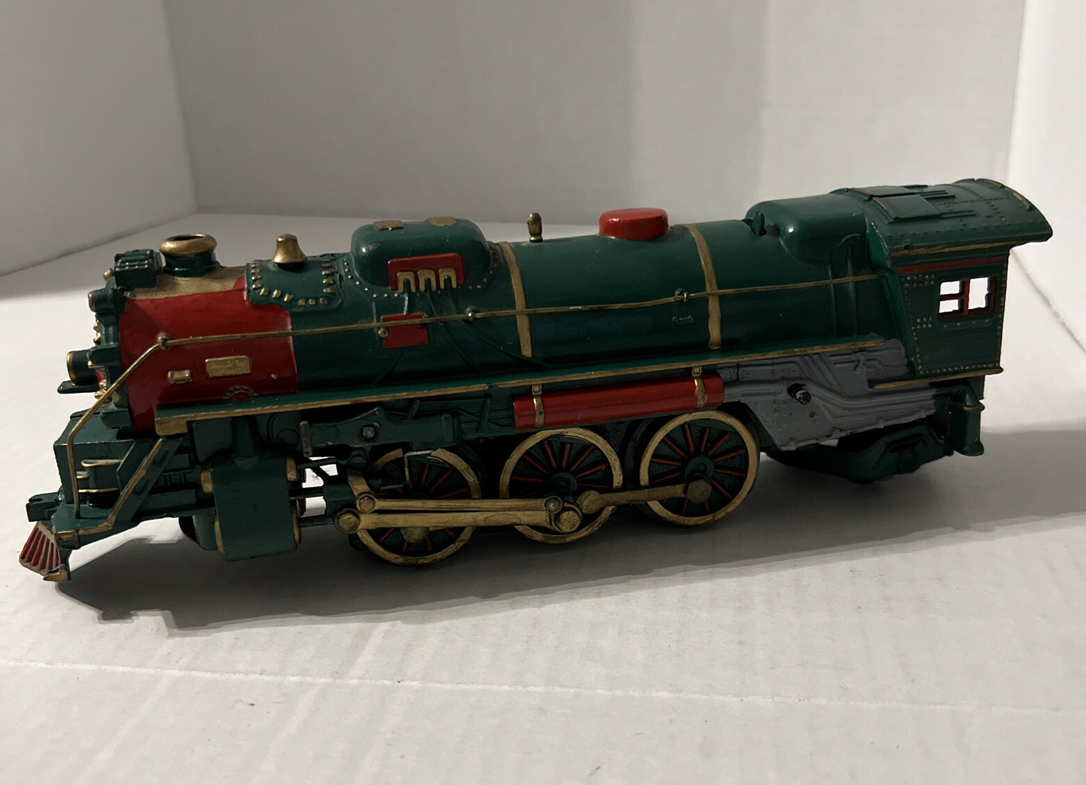 Lionel 027 locomotive
