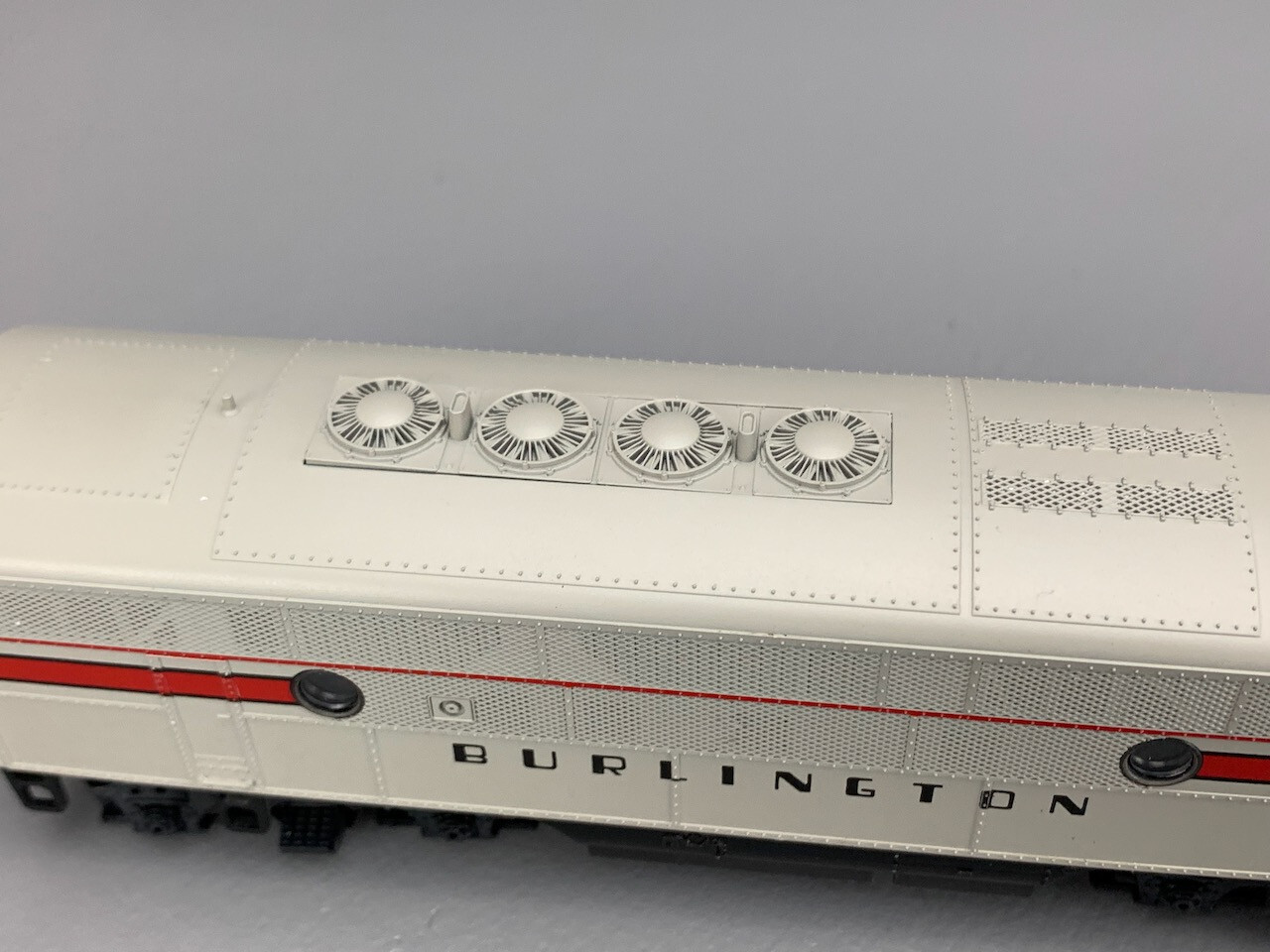 HO Stewart 8200 F3A PH II Locomotive CB&Q Low Fans Powered HO4100
