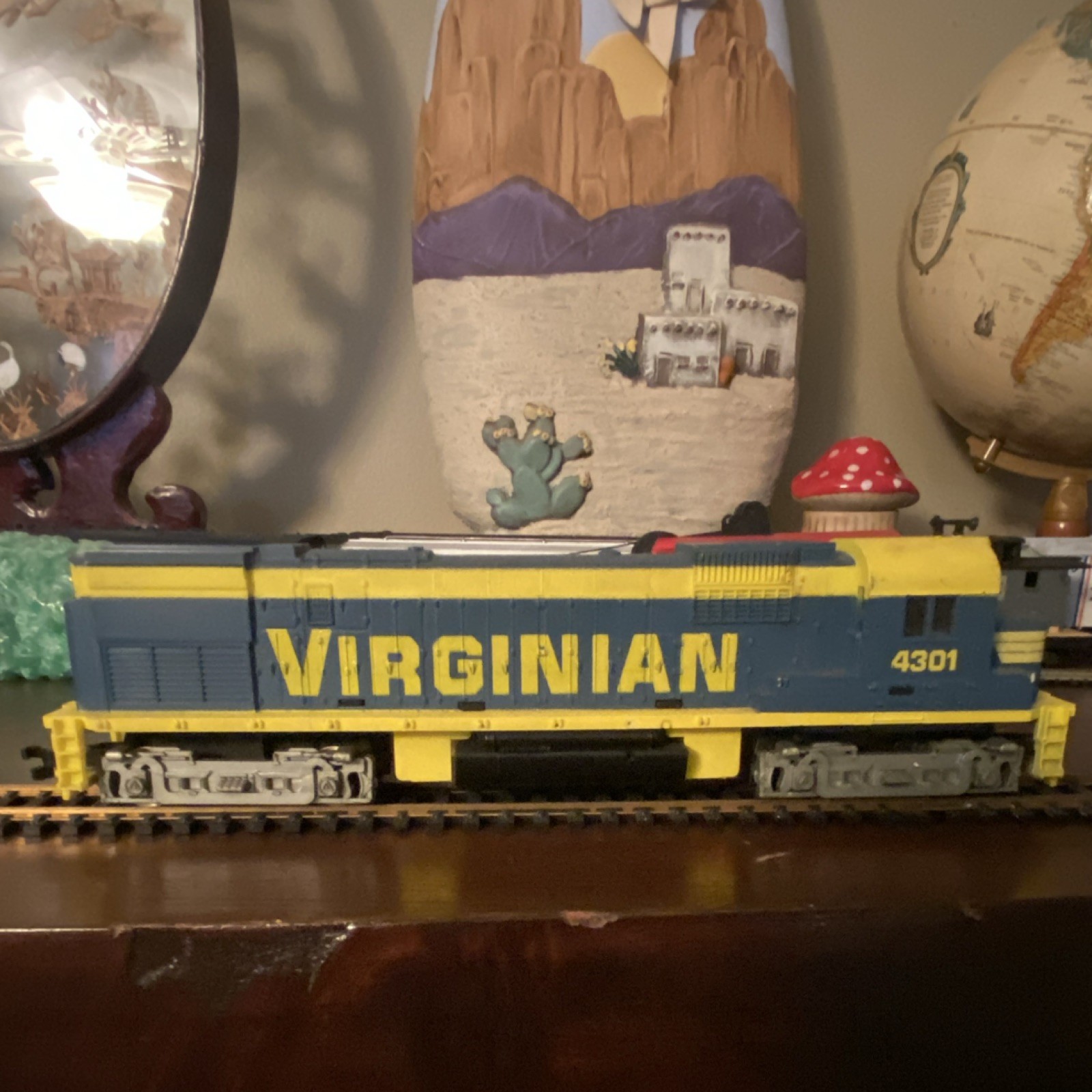 Virginian Diesel Locomotive HO Scale 4301 Model Railroad Blue Yellow