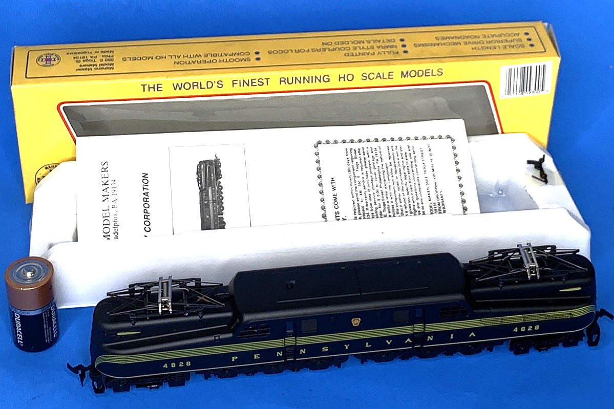 Mehano Pennsylvania Engine #4828 GG-1, In box, Nice condition Black