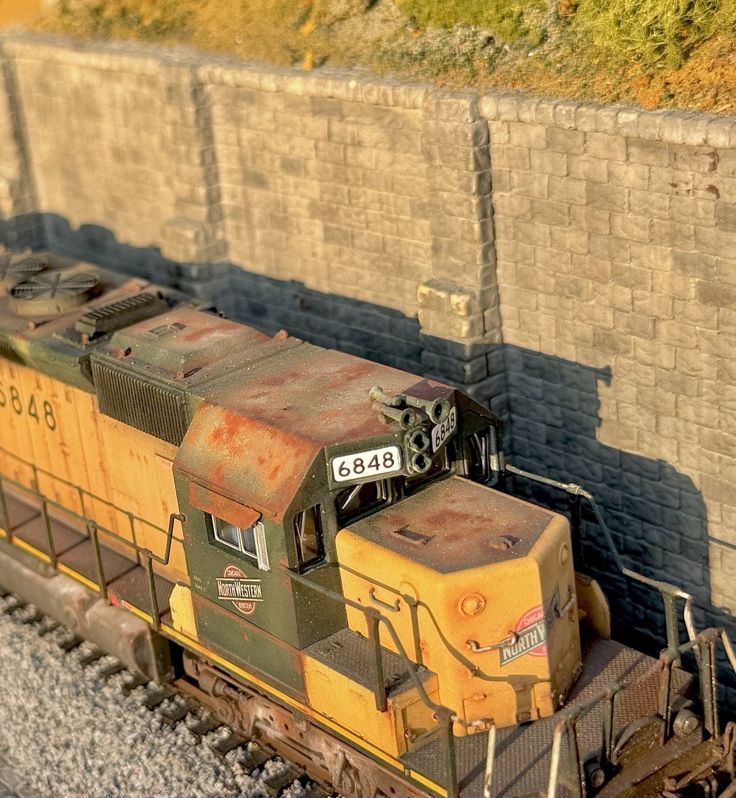 HO Scale BLI EMD SD40-2 CNW #6848 DCC/SOUND/NIB/Weathered
