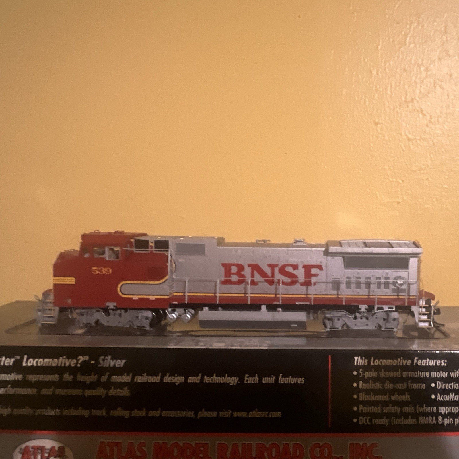 Atlas HO Scale BNSF Railway Diesel Locomotive #539 DCC Ready